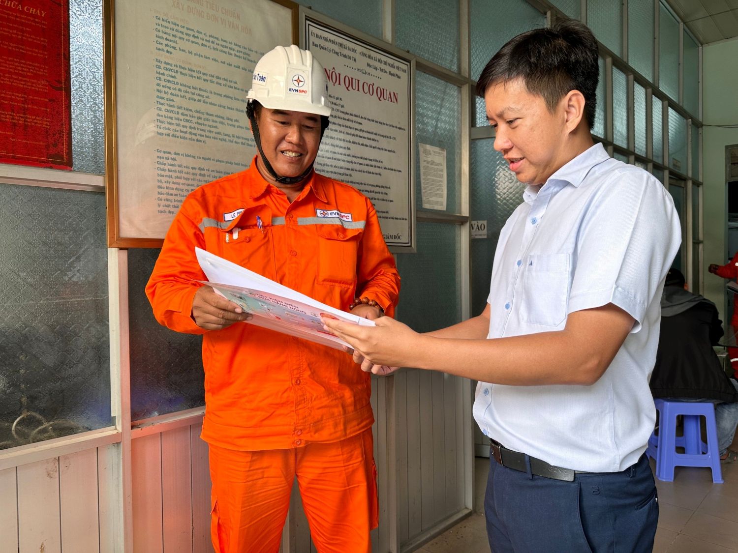 EVNSPC: Tăng cường thực hành tiết kiệm điện tại nơi làm việc- Ảnh 2.