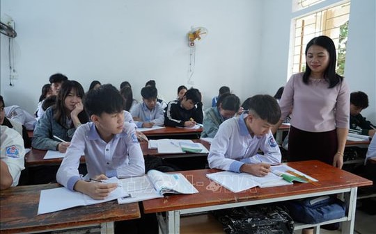 Học tại thôn đặc biệt khó khăn khác có được hỗ trợ chi phí học tập?