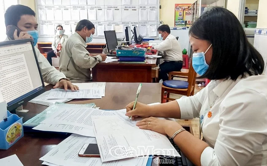 Thời gian làm hợp đồng có tính để tiếp nhận công chức?