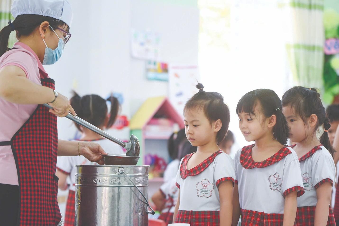 Anh hùng Lao động Thái Hương đề xuất xây dựng Luật Dinh dưỡng học đường- Ảnh 3. Anh hùng Lao động Thái Hương đề xuất xây dựng Luật Dinh dưỡng học đường- Ảnh 3.
