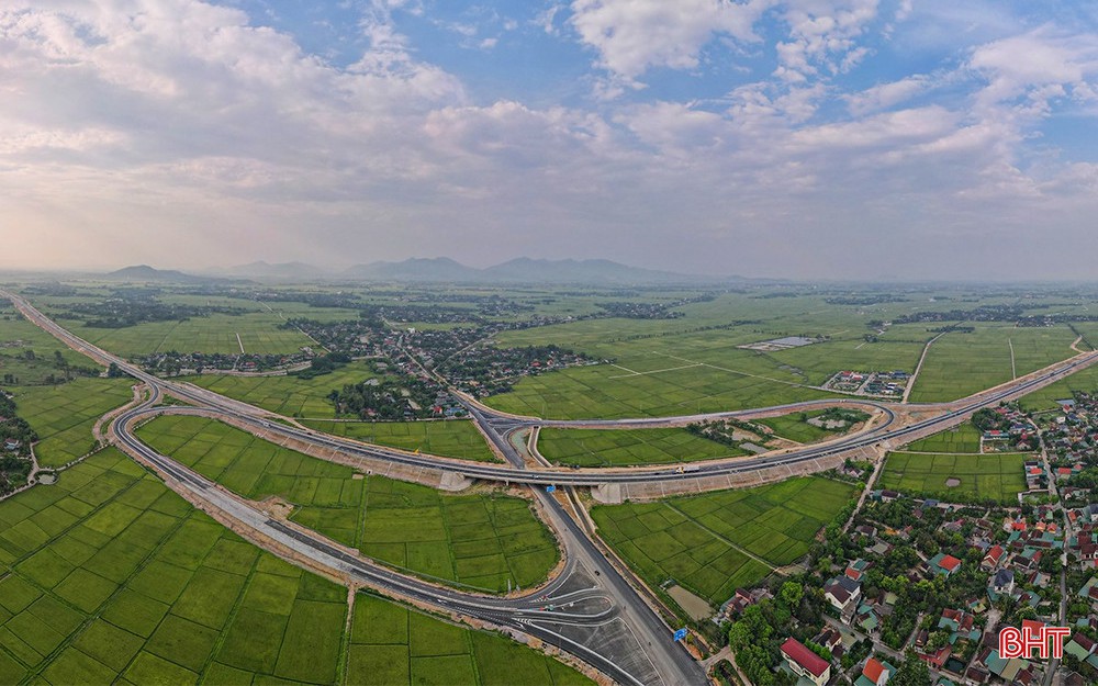Đấu nối nút giao tạm thời vào quốc lộ, cần 1 hay 3 thủ tục?