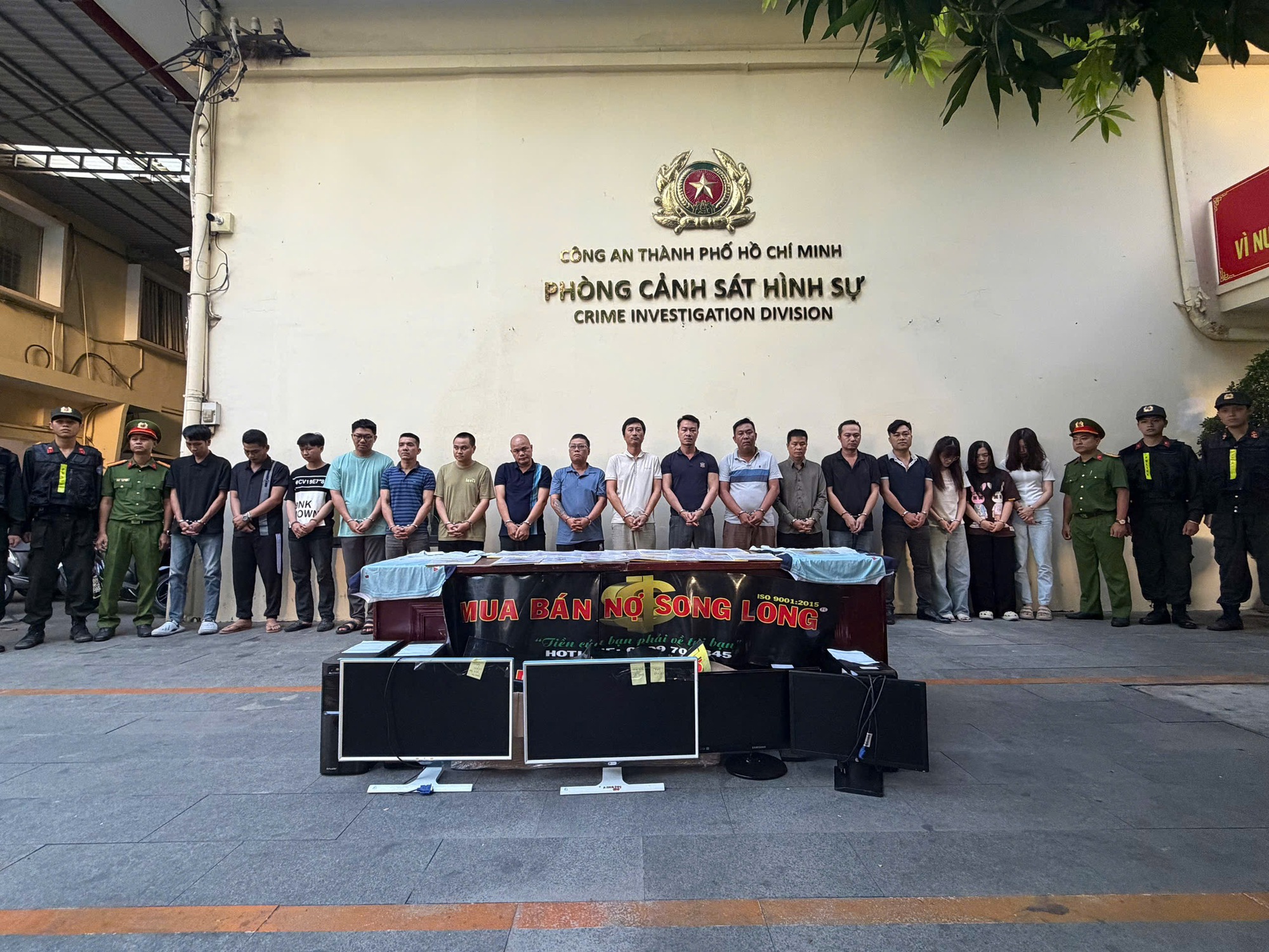 Triệt phá đường dây núp bóng doanh nghiệp 'mua bán nợ' để đòi nợ trái pháp luật- Ảnh 1. Triệt phá đường dây núp bóng doanh nghiệp 'mua bán nợ' để đòi nợ trái pháp luật- Ảnh 1.