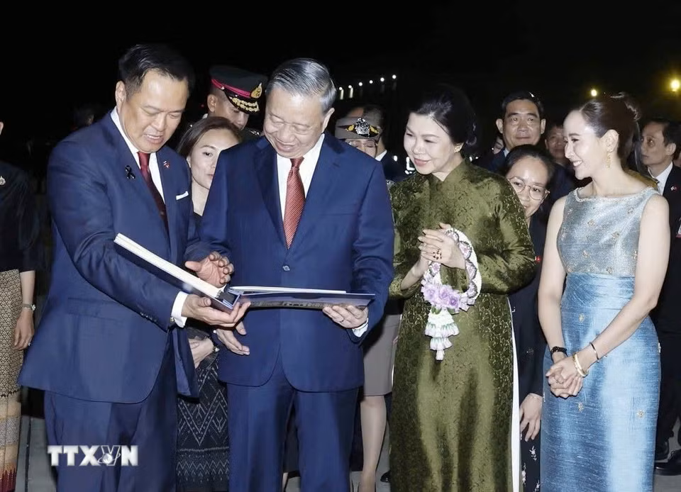 Tổng Bí thư, Chủ tịch nước Tô Lâm và Phu nhân kết thúc tốt đẹp chuyến thăm chính thức Thái Lan; lên đường thăm cấp Nhà nước tới Singapore- Ảnh 2. Tổng Bí thư, Chủ tịch nước Tô Lâm và Phu nhân kết thúc tốt đẹp chuyến thăm chính thức Thái Lan; lên đường thăm cấp Nhà nước tới Singapore- Ảnh 2.
