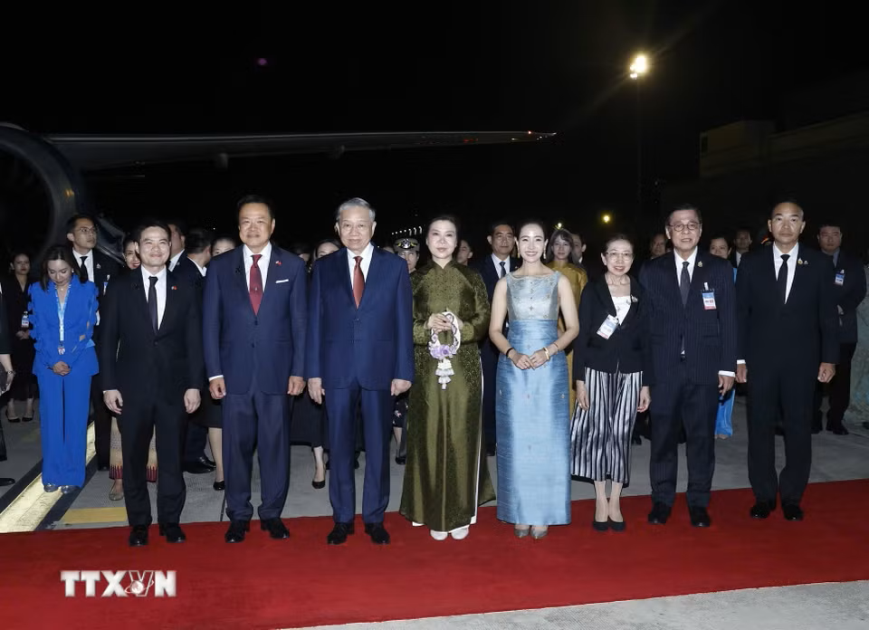 Tổng Bí thư, Chủ tịch nước Tô Lâm và Phu nhân kết thúc tốt đẹp chuyến thăm chính thức Thái Lan; lên đường thăm cấp Nhà nước tới Singapore- Ảnh 1. Tổng Bí thư, Chủ tịch nước Tô Lâm và Phu nhân kết thúc tốt đẹp chuyến thăm chính thức Thái Lan; lên đường thăm cấp Nhà nước tới Singapore- Ảnh 1.