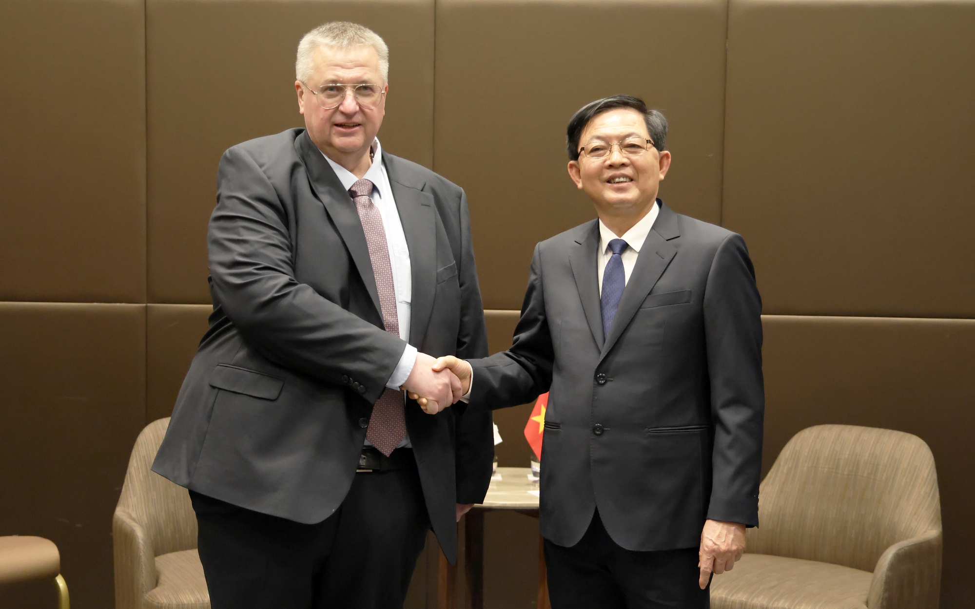 Phó Thủ tướng Hồ Quốc Dũng gặp Phó Thủ tướng Liên bang Nga Alexey Overchuk