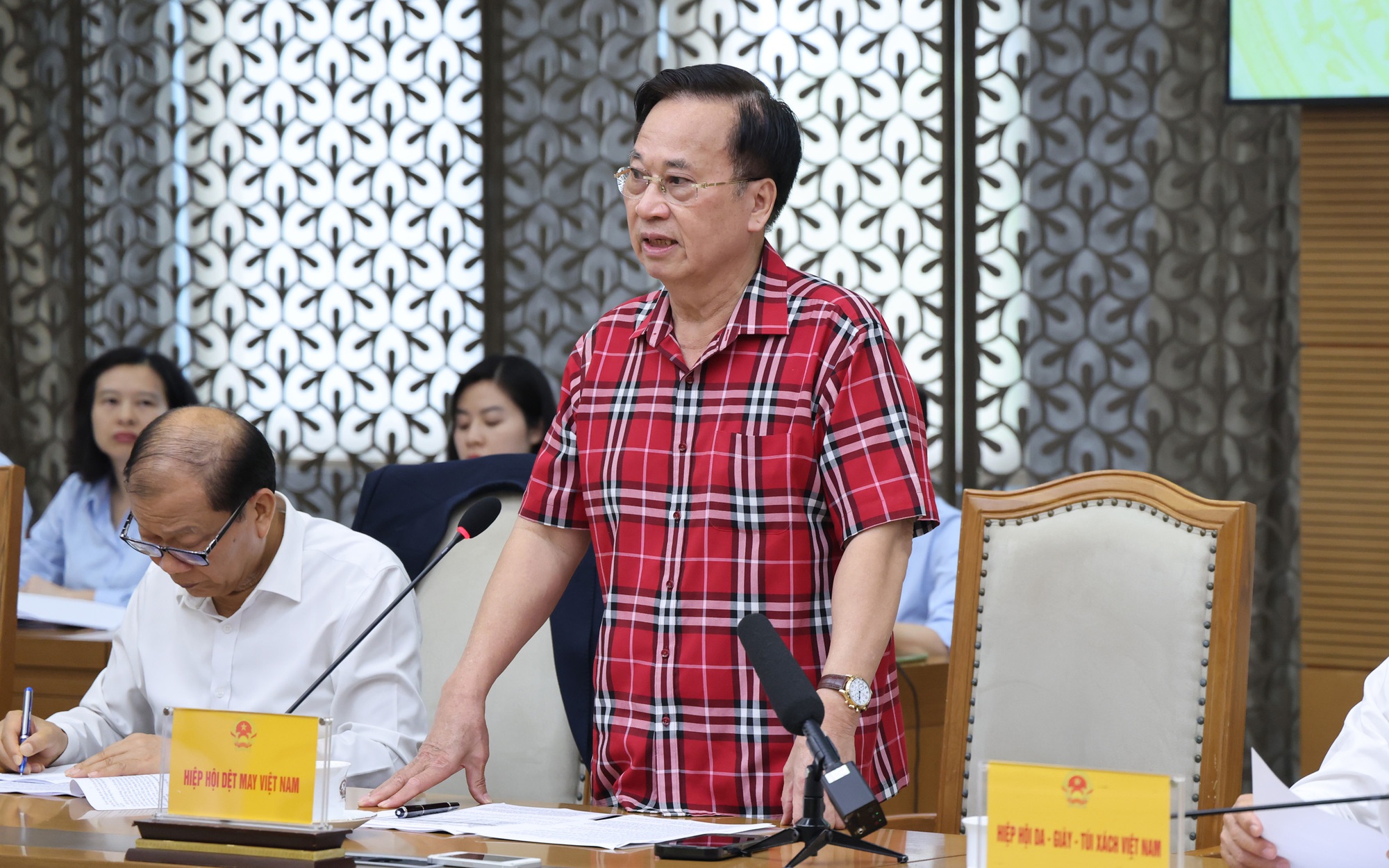 Phó Thủ tướng Thường trực Phạm Gia Túc làm việc với ngành dệt may, da giày-túi xách- Ảnh 4.