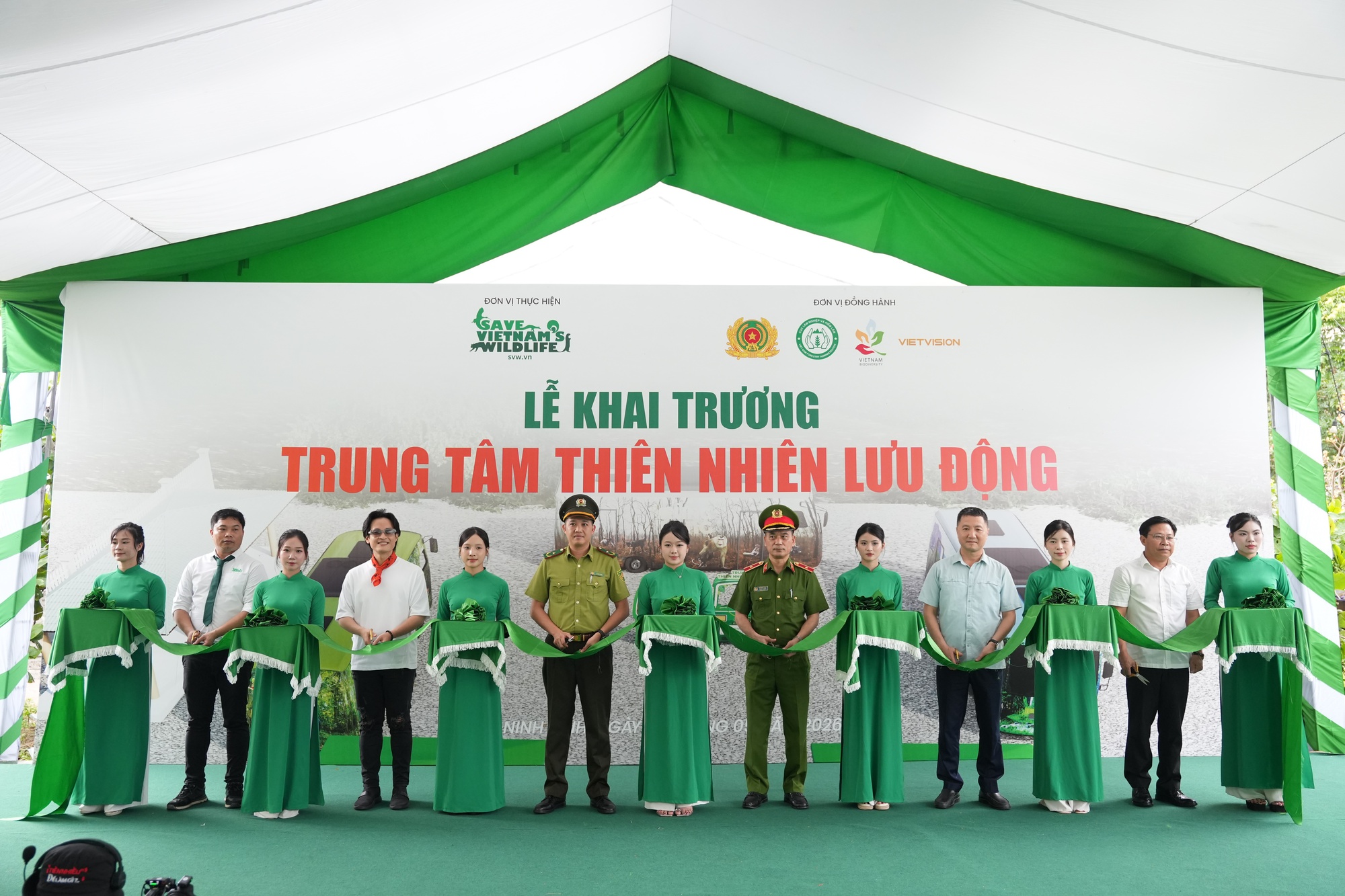 Khai trương Trung tâm Thiên nhiên lưu động đầu tiên tại Việt Nam
- Ảnh 1. Khai trương Trung tâm Thiên nhiên lưu động đầu tiên tại Việt Nam
- Ảnh 1.
