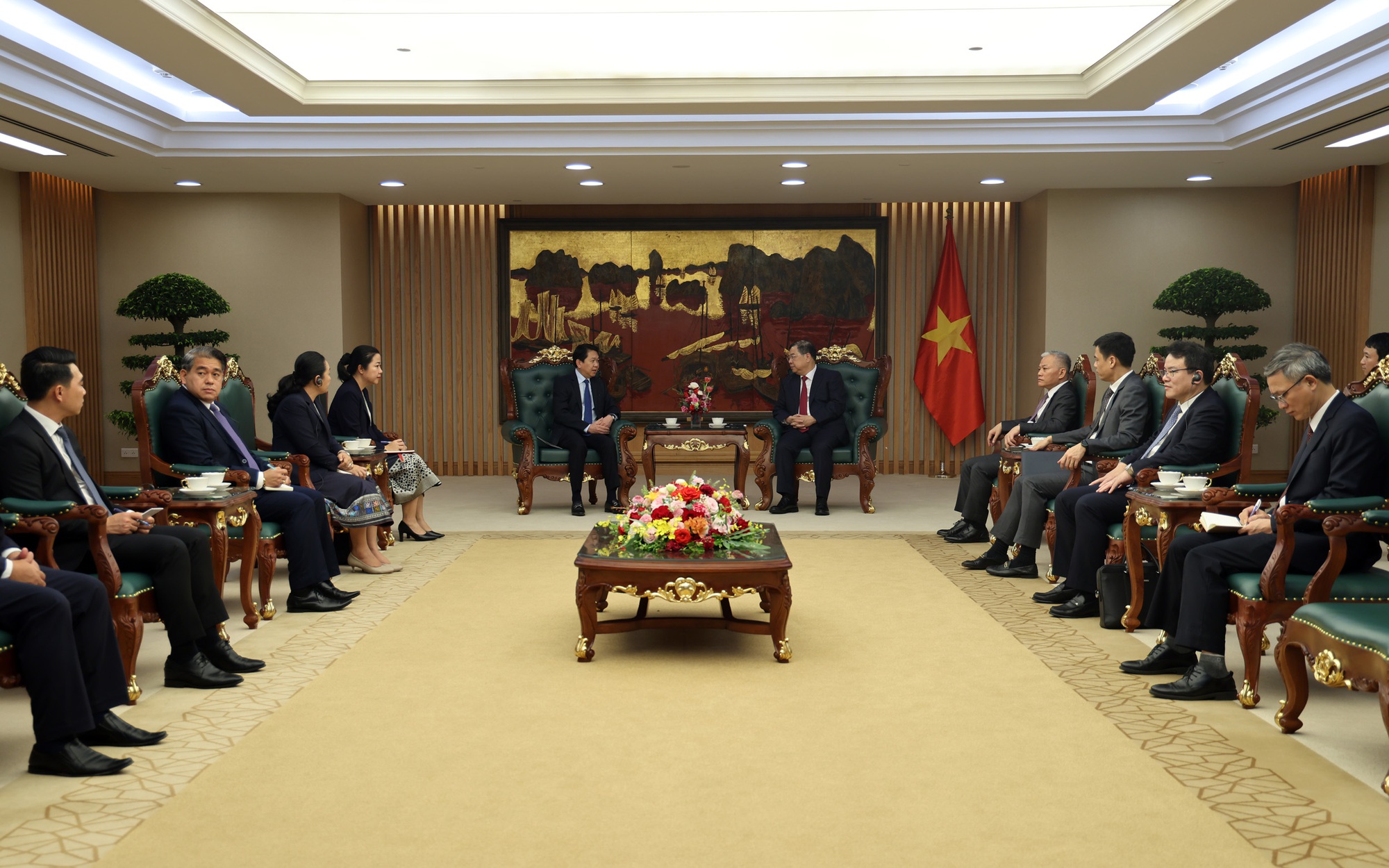 Phó Thủ tướng Thường trực Phạm Gia Túc tiếp Thứ trưởng Bộ Ngoại giao Lào Anouparb Vongnorkeo- Ảnh 3.