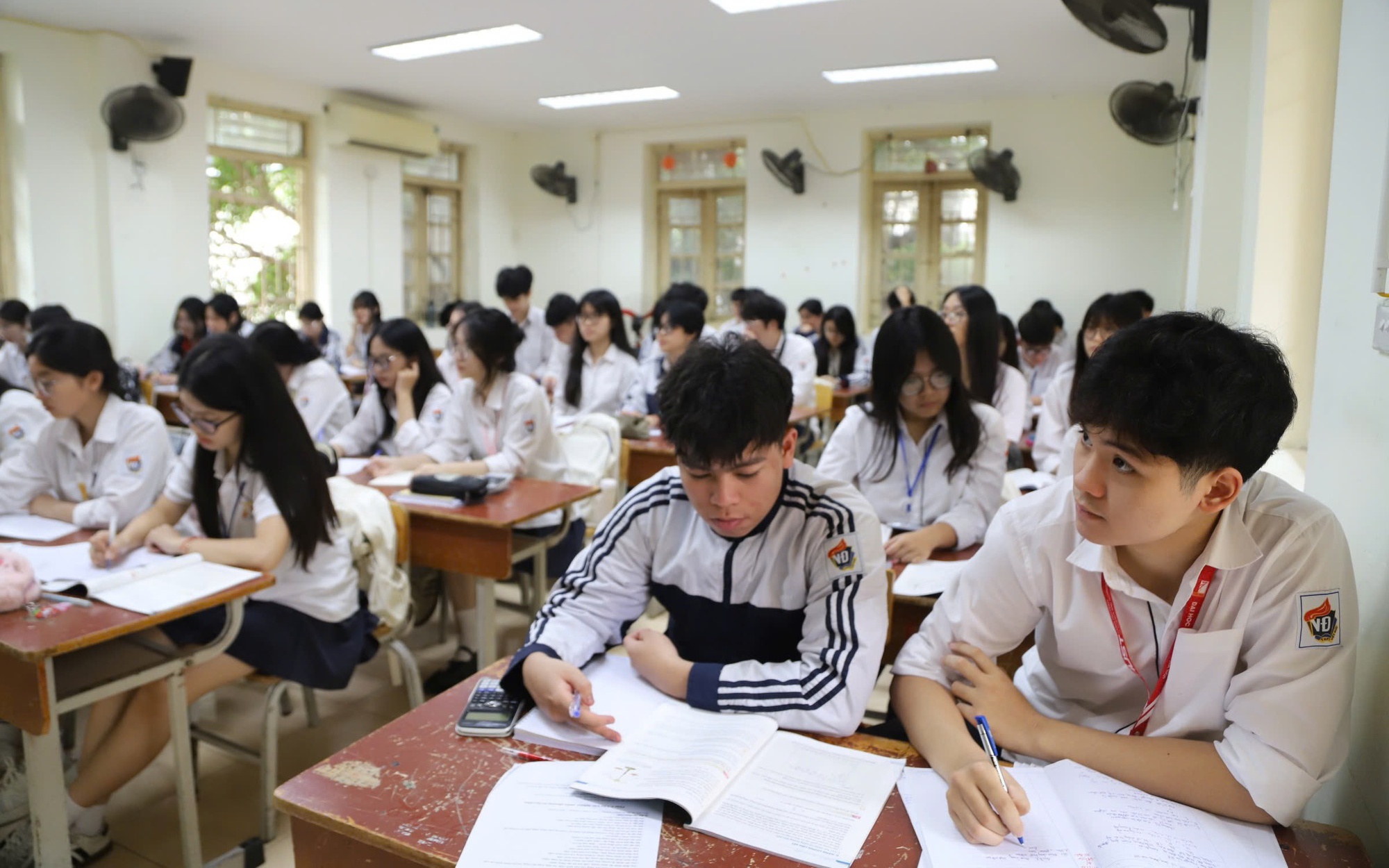 Thi tốt nghiệp THPT 2026: Thí sinh đăng ký miễn thi ngoại ngữ giảm mạnh