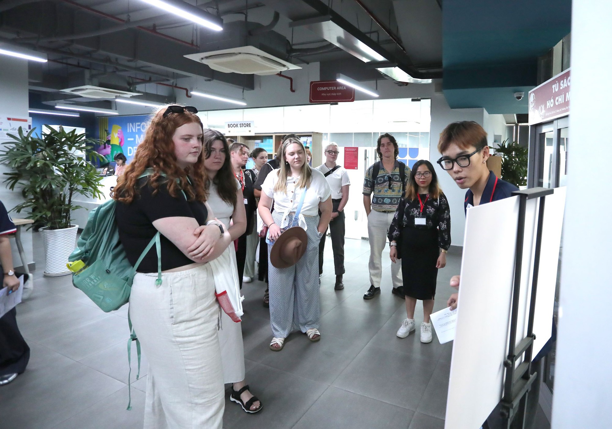 Trường Đại học Văn Lang và Đại học Quốc gia Singapore ký kết hợp tác- Ảnh 2.