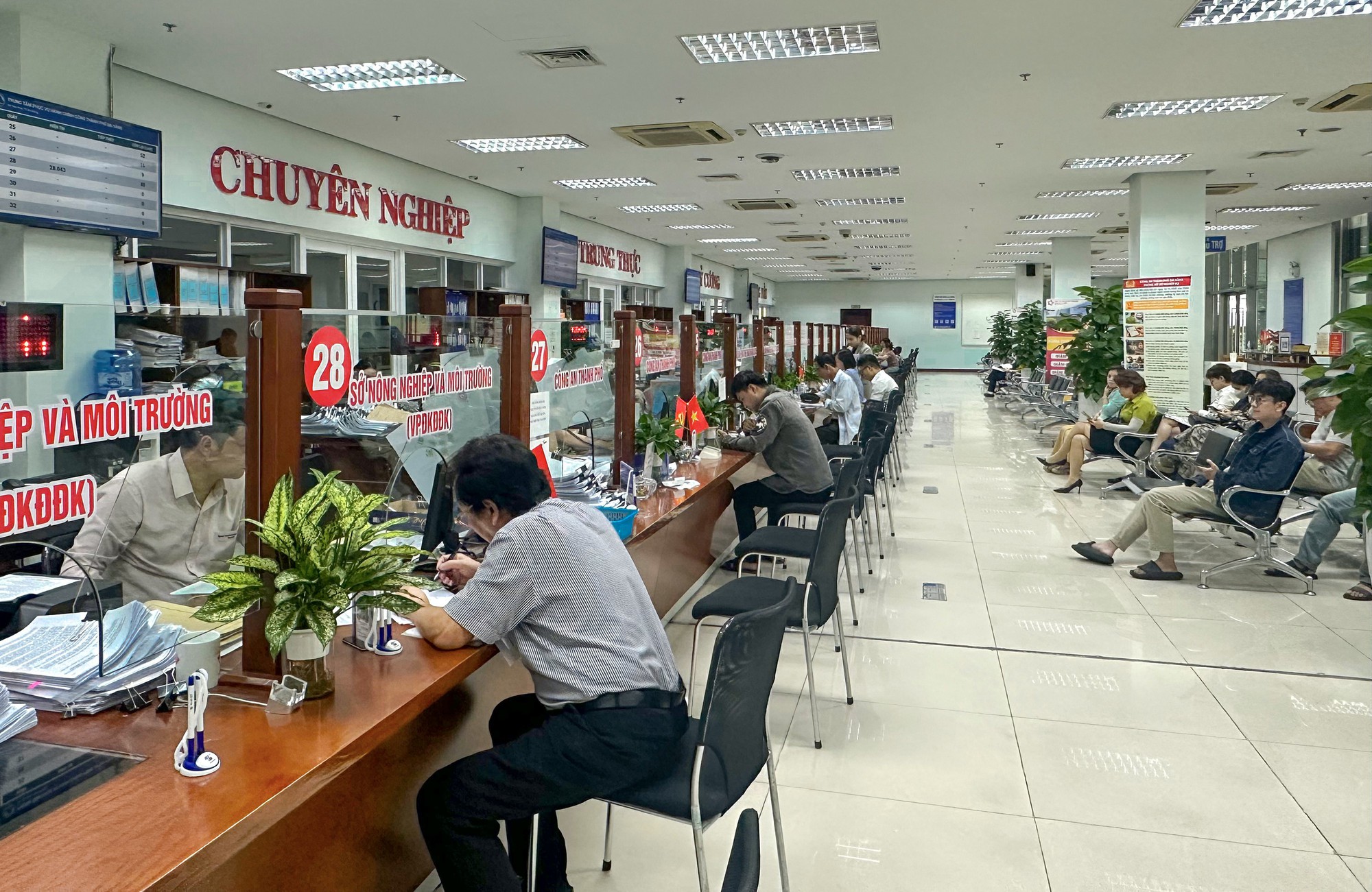 Đà Nẵng rút ngắn thời gian giải quyết 5 TTHC lĩnh vực đất đai còn 1,5 ngày- Ảnh 1. Đà Nẵng rút ngắn thời gian giải quyết 5 TTHC lĩnh vực đất đai còn 1,5 ngày- Ảnh 1.