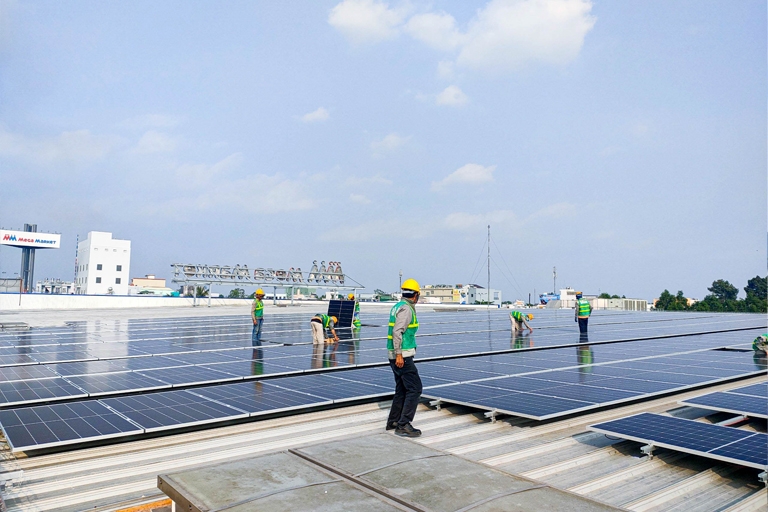 TPHCM thúc đẩy phát triển điện mặt trời mái nhà, hướng tới sử dụng năng lượng xanh- Ảnh 1.