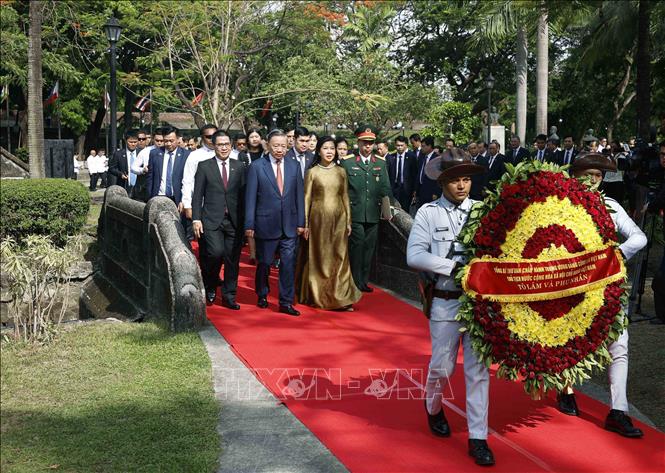 Tổng Bí thư, Chủ tịch nước Tô Lâm dâng hoa tại Tượng đài Chủ tịch Hồ Chí Minh ở Philippines- Ảnh 1. Tổng Bí thư, Chủ tịch nước Tô Lâm dâng hoa tại Tượng đài Chủ tịch Hồ Chí Minh ở Philippines- Ảnh 1.