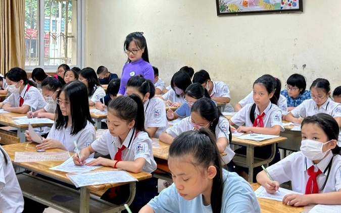 Hộ khẩu thôn đặc biệt khó khăn học nơi khác có được hỗ trợ chi phí học tập?