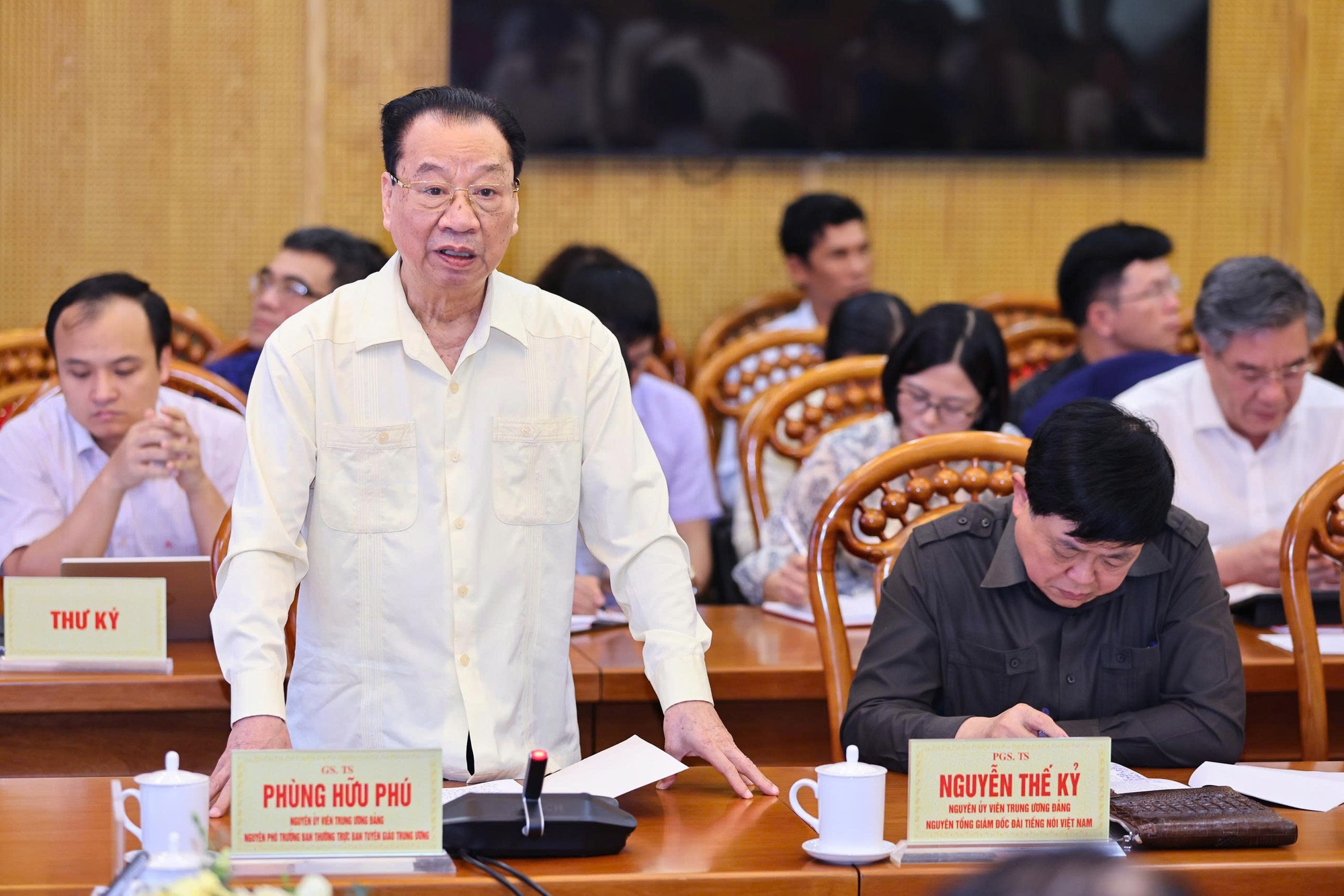 Hội thảo khoa học quốc gia 'Chiến lược công tác tư tưởng của Đảng trong bối cảnh chuyển đổi số'- Ảnh 7.
