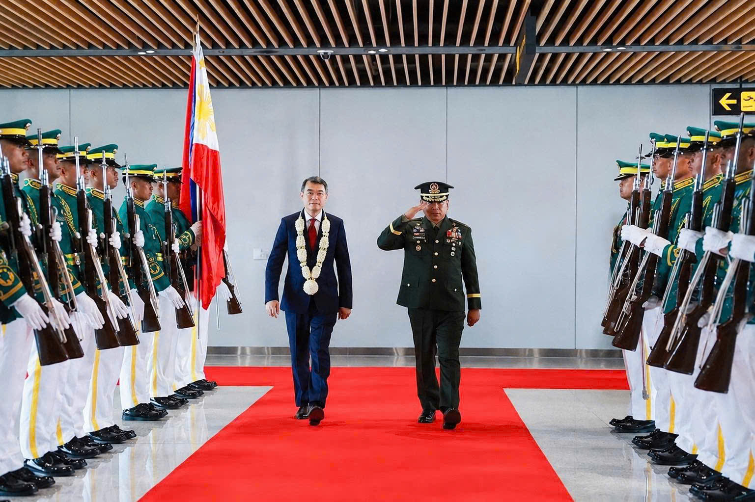 Thủ tướng Lê Minh Hưng tới Philippines tham dự Hội nghị Cấp cao ASEAN 48- Ảnh 1.