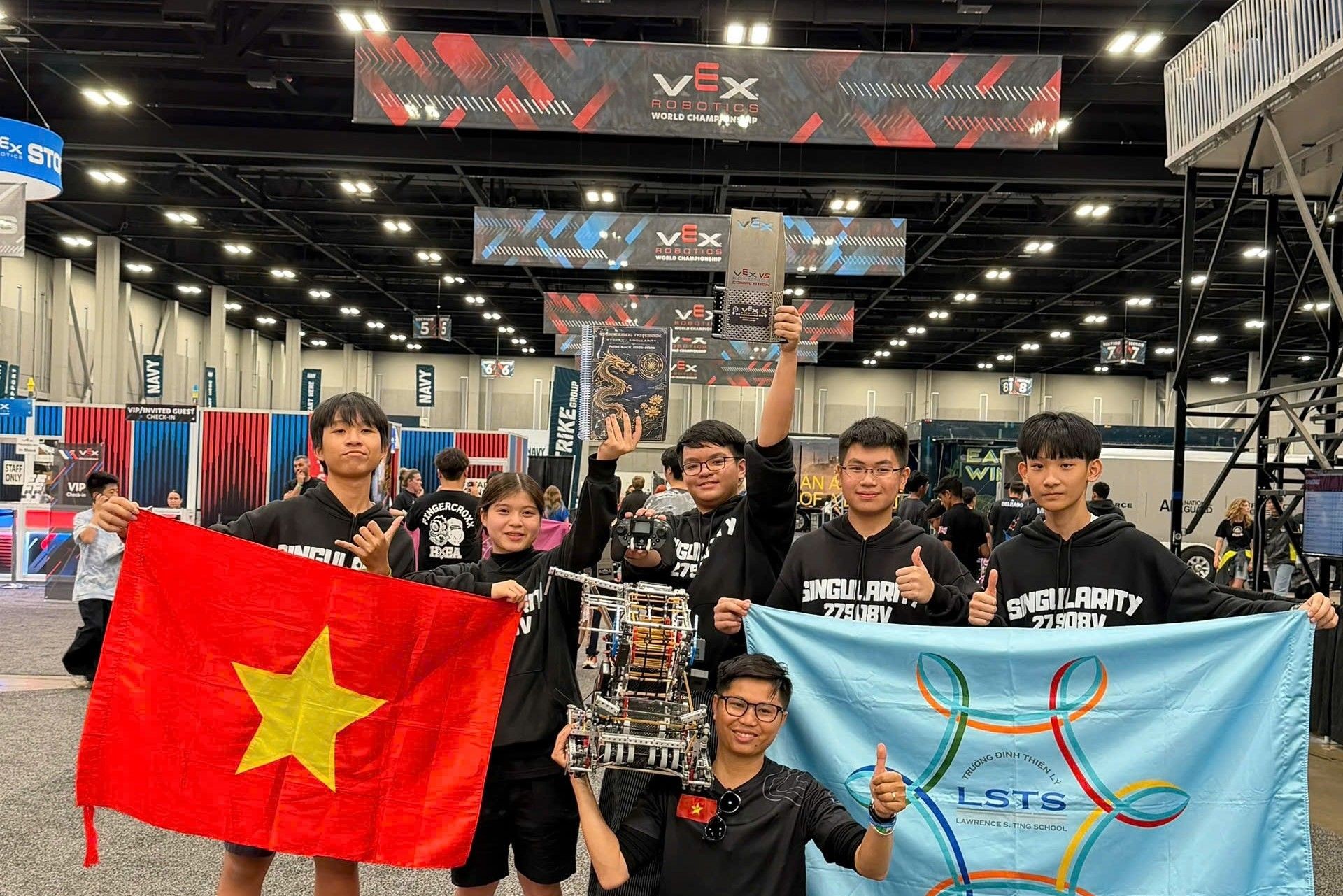 Học sinh Việt Nam đạt giải cao tại VEX Robotics World Championship 2026- Ảnh 1.
