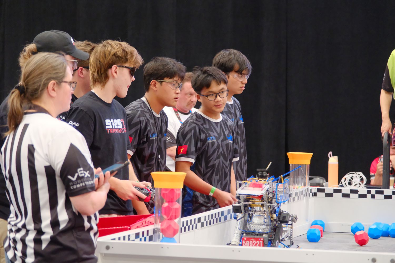 Học sinh Việt Nam đạt giải cao tại VEX Robotics World Championship 2026- Ảnh 2.
