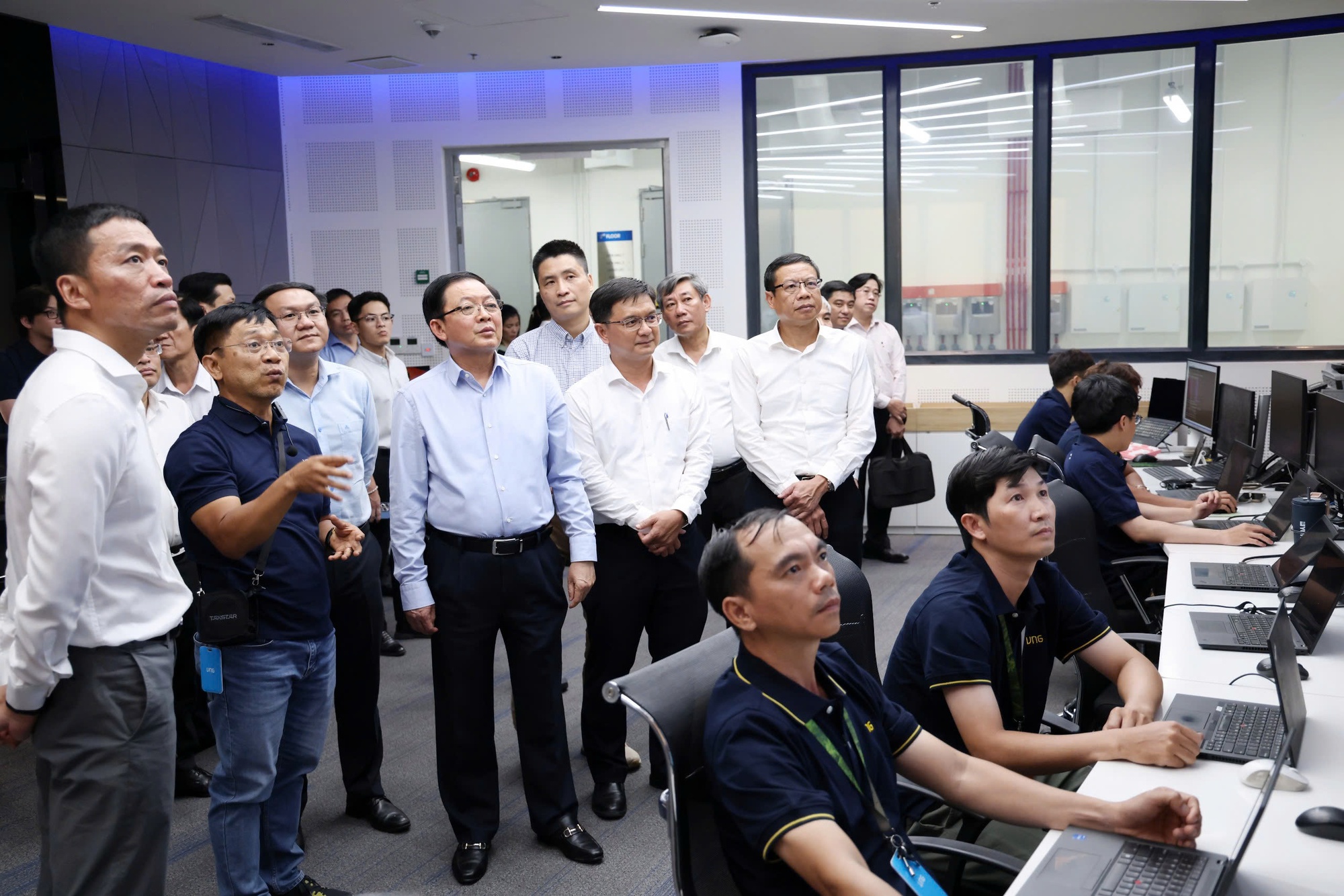 Phó Thủ tướng Hồ Quốc Dũng: Doanh nghiệp Việt cần tiên phong làm chủ AI, UAV chiến lược- Ảnh 1.