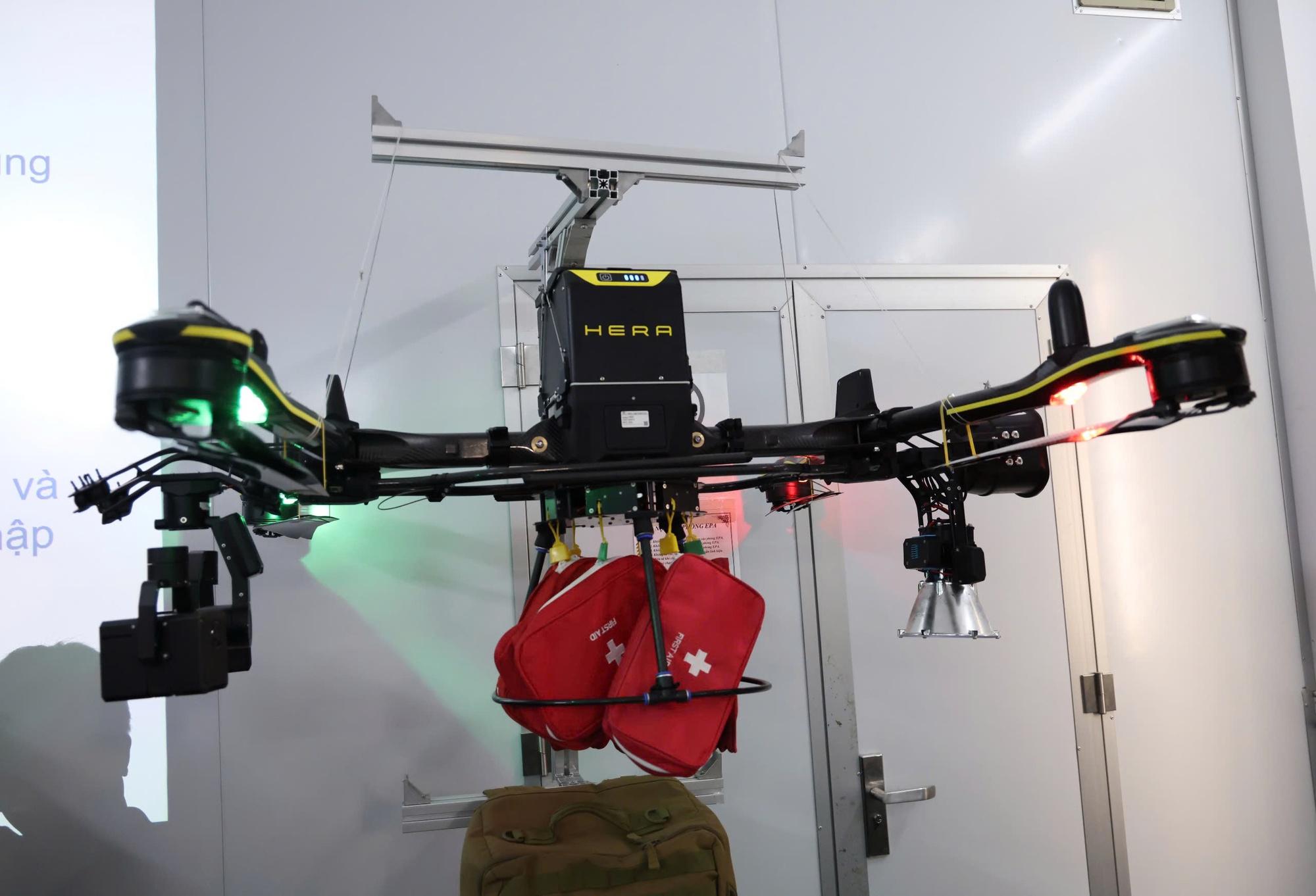 Phó Thủ tướng Hồ Quốc Dũng: Doanh nghiệp Việt cần tiên phong làm chủ AI, UAV chiến lược- Ảnh 7.