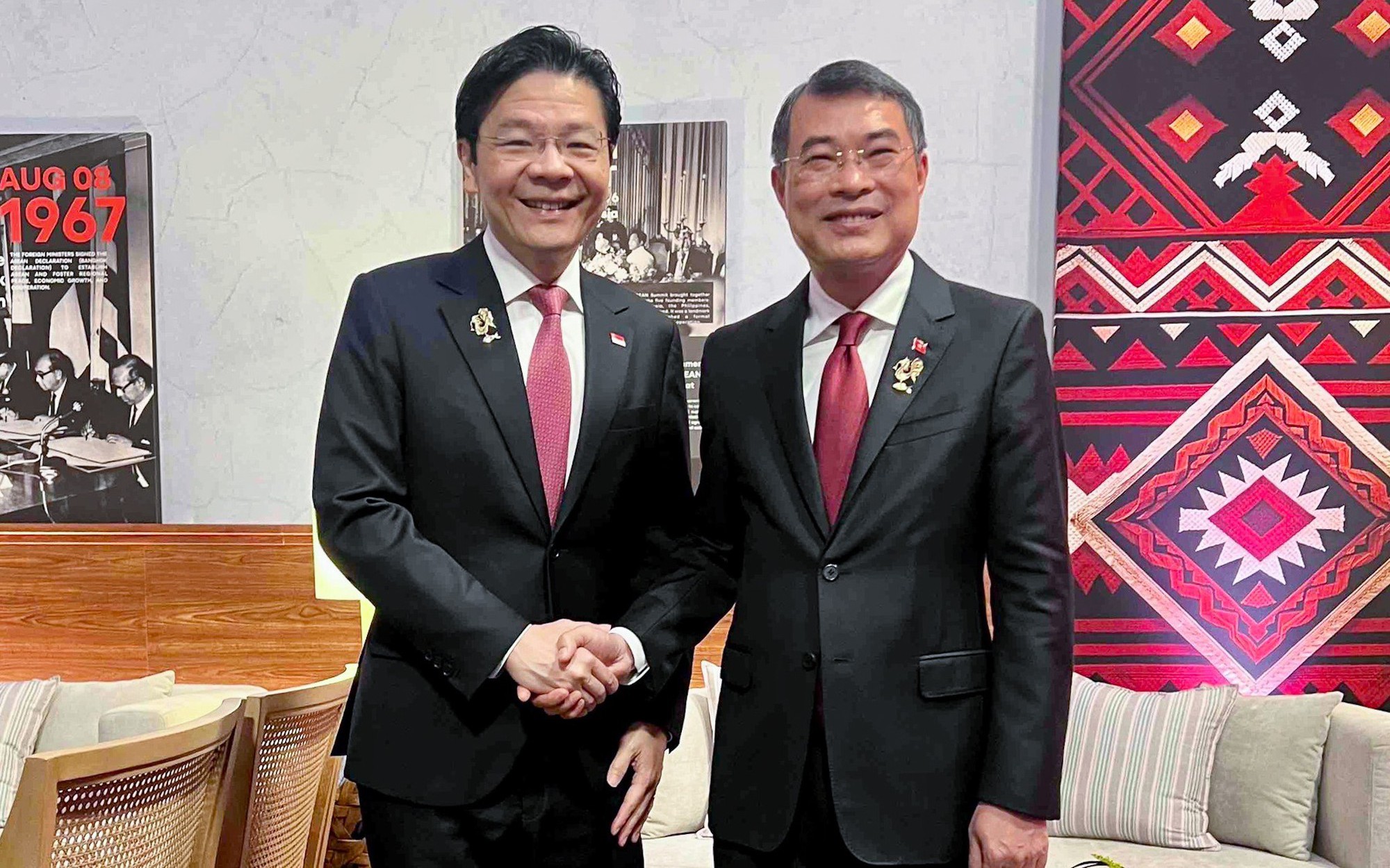 Thủ tướng Lê Minh Hưng gặp Thủ tướng Singapore Lawrence Wong