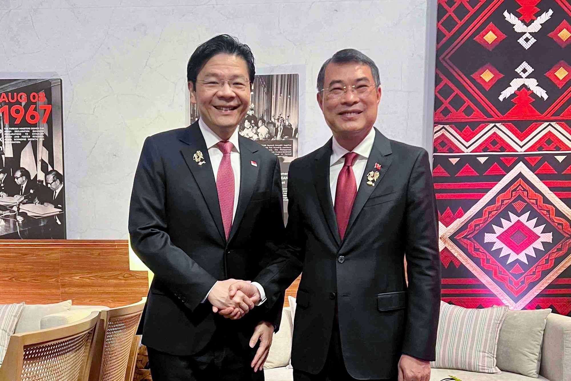 Thủ tướng Lê Minh Hưng gặp Thủ tướng Singapore Lawrence Wong- Ảnh 1.
