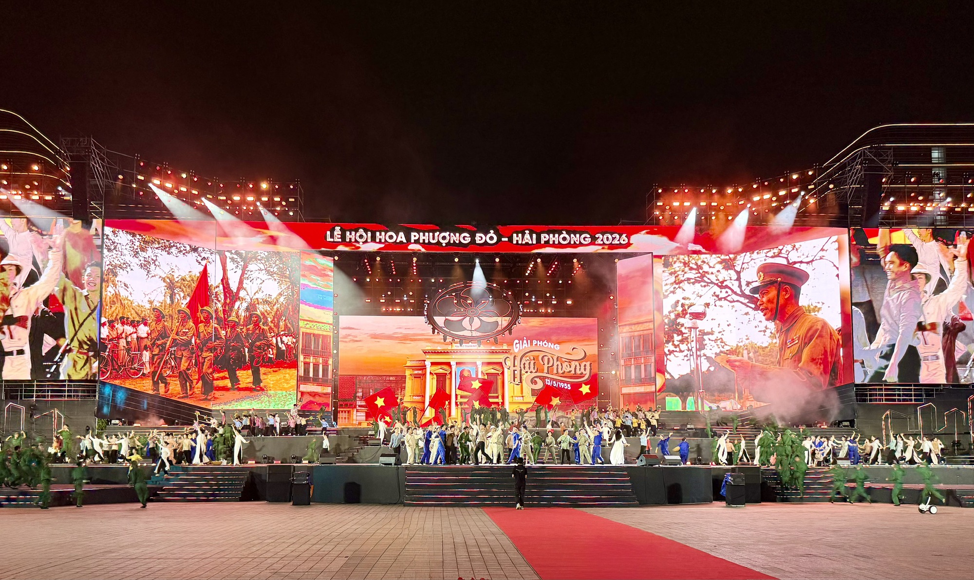 Phó Thủ tướng Lê Tiến Châu dự khai mạc Lễ hội Hoa Phượng Đỏ - Hải Phòng 2026- Ảnh 4.