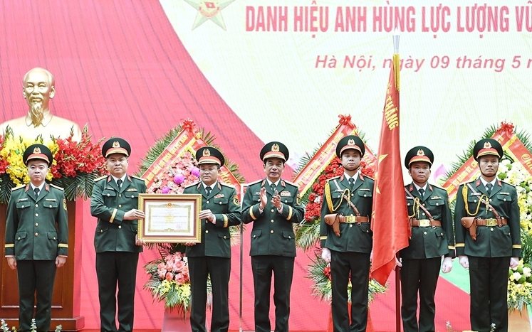 Đại tướng Phan Văn Giang dự Lễ đón nhận danh hiệu Anh hùng lực lượng vũ trang nhân dân của Cục 16 (Tổng cục II)