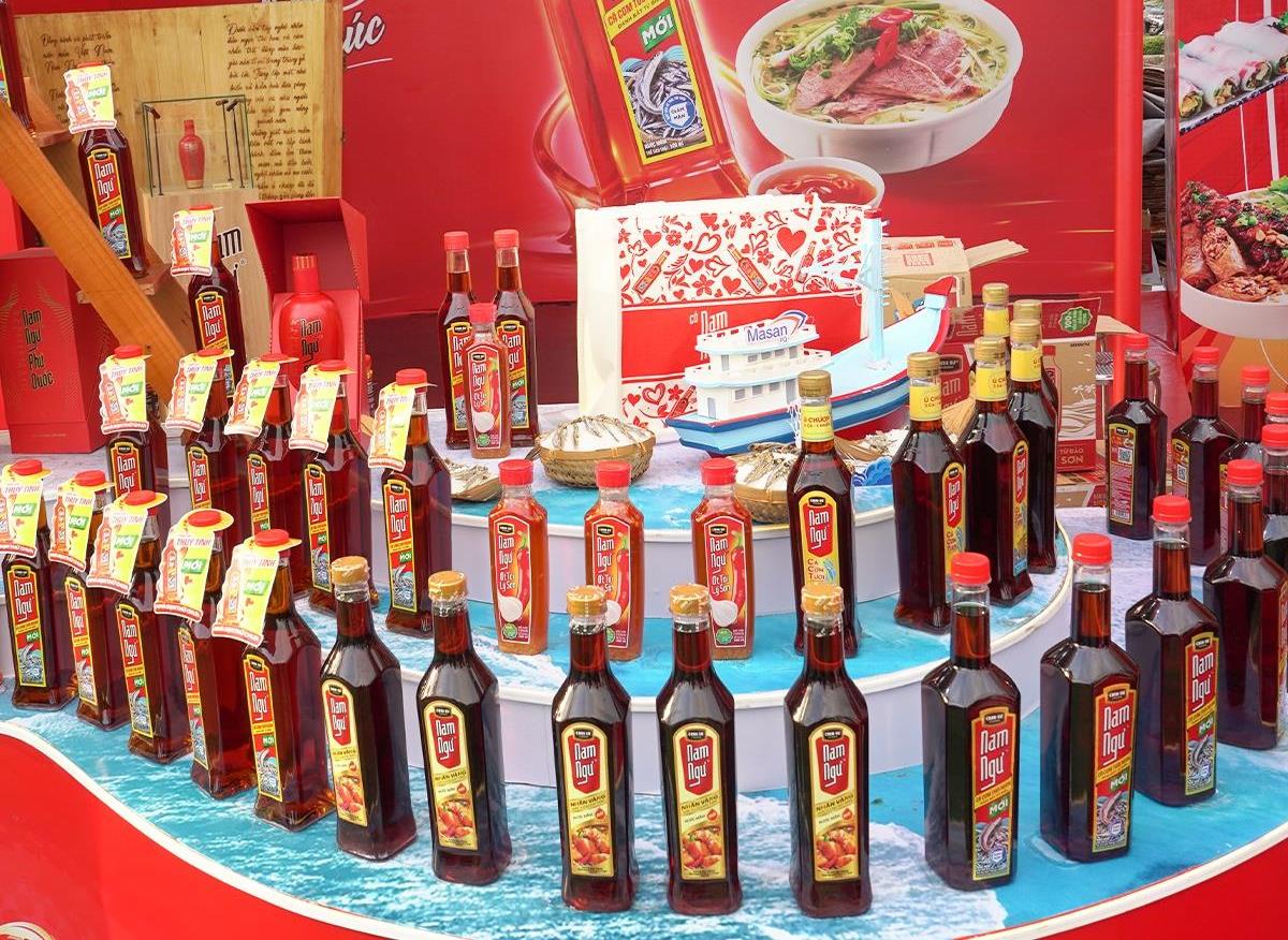 Nam Ngư đồng hành cùng làng nghề, góp phần phát triển bền vững ngành nước mắm Việt Nam- Ảnh 3. Nam Ngư đồng hành cùng làng nghề, góp phần phát triển bền vững ngành nước mắm Việt Nam- Ảnh 3.