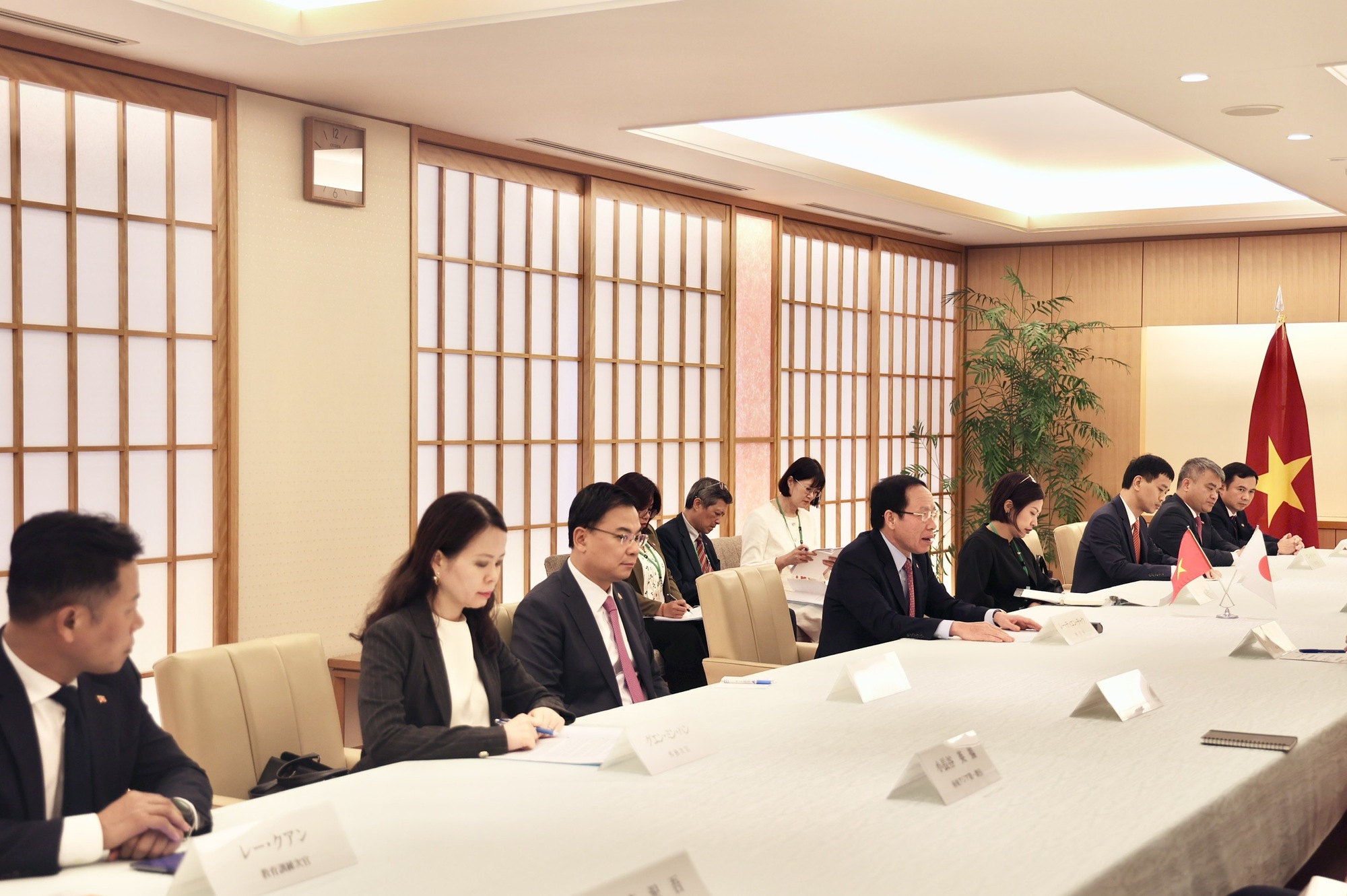 Phó Thủ tướng Lê Tiến Châu tiếp Bộ trưởng Ngoại giao Motegi Toshimitsu- Ảnh 3. Phó Thủ tướng Lê Tiến Châu tiếp Bộ trưởng Ngoại giao Motegi Toshimitsu- Ảnh 3.