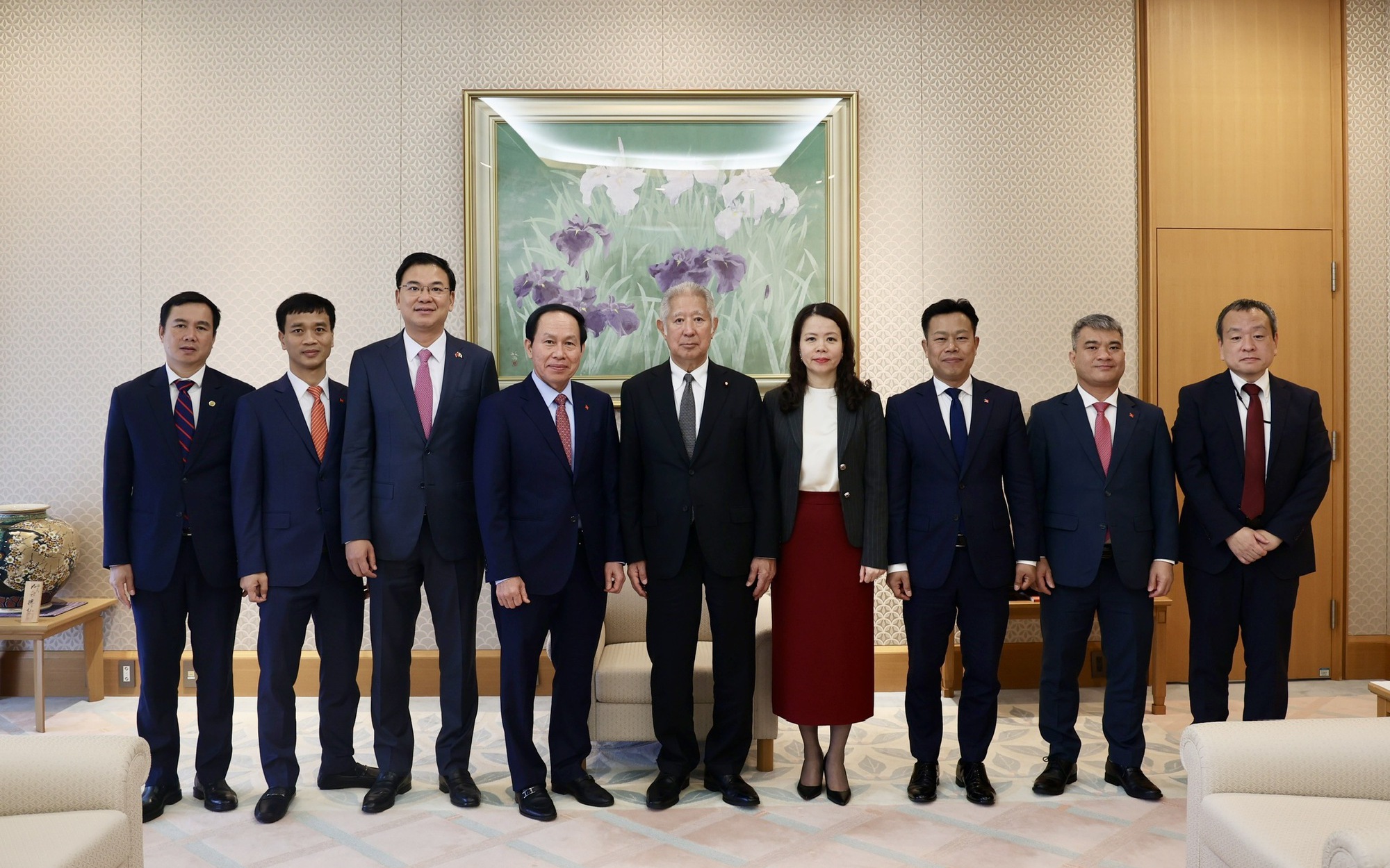 Phó Thủ tướng Lê Tiến Châu hội kiến Chủ tịch Hạ vi