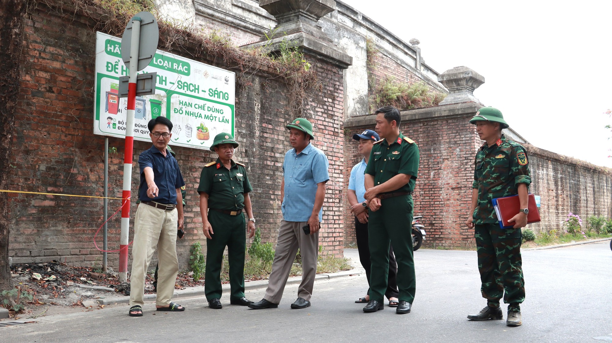 Khảo sát thực địa, làm rõ thông tin về mộ liệt sĩ tập thể tại Kinh thành Huế- Ảnh 2.