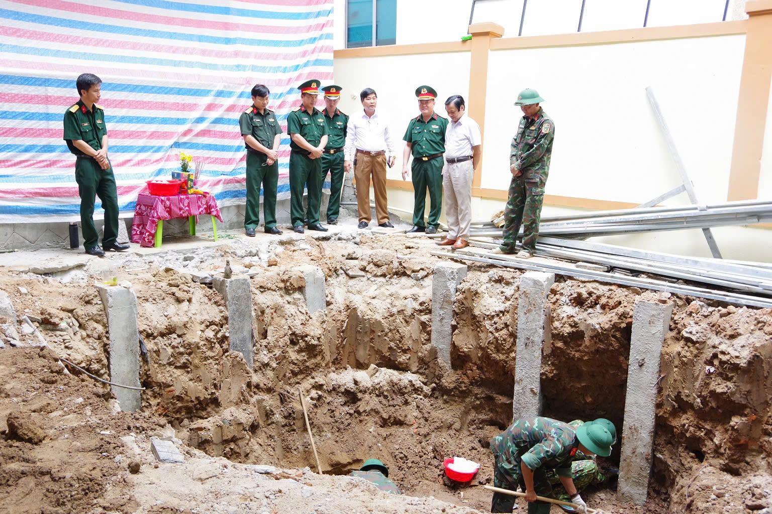 Phát hiện, quy tập 4 hài cốt liệt sĩ tại khu vực Thành cổ Quảng Trị- Ảnh 1.