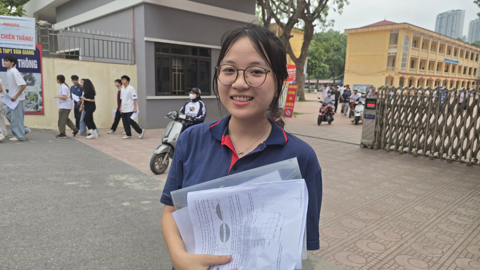 Thí sinh đánh giá đề thi Toán tốt nghiệp 2026 không quá khó- Ảnh 2.
