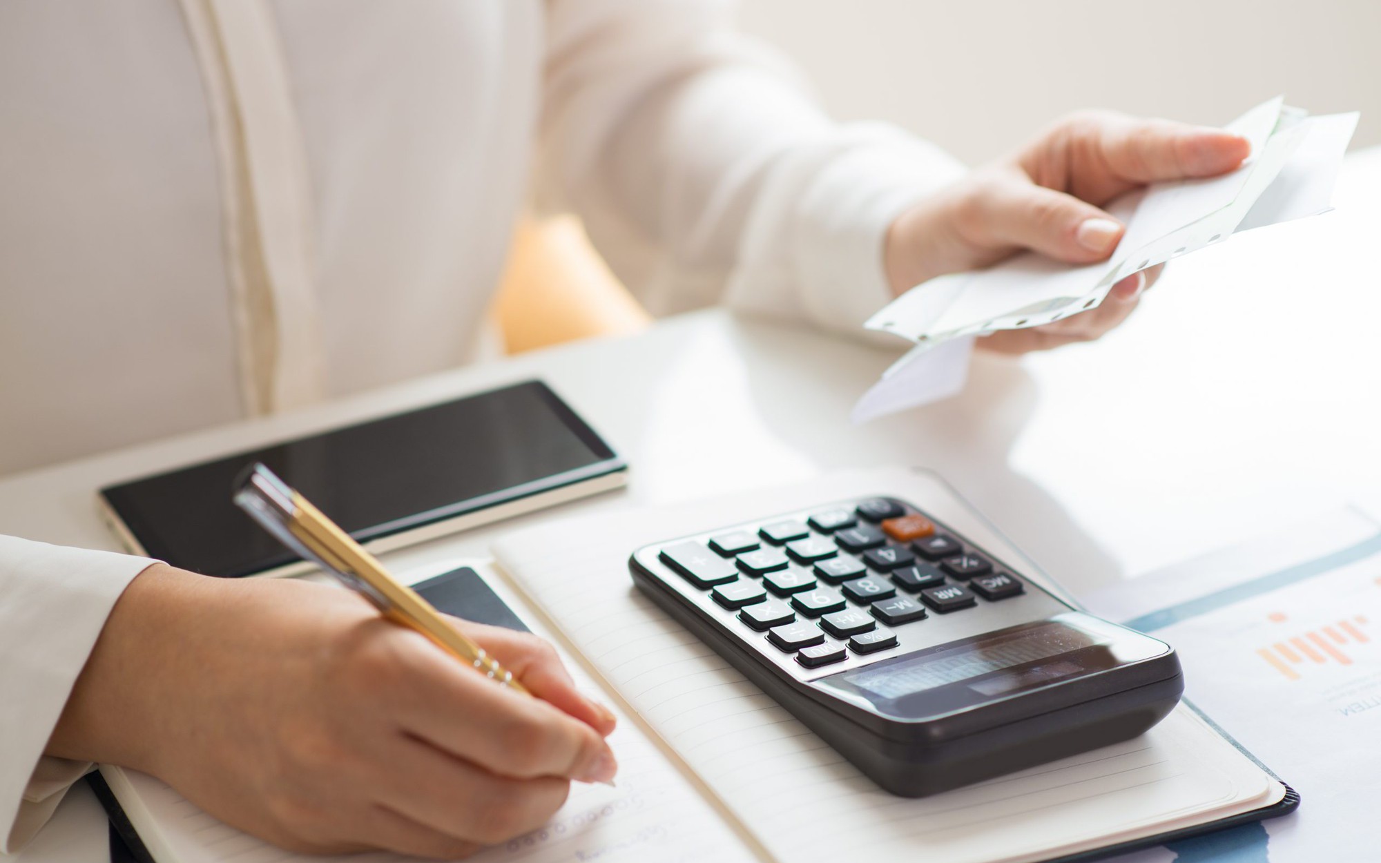 Giảm giá trị nghiệm thu công trình, lập hóa đơn điều chỉnh hay thay thế?