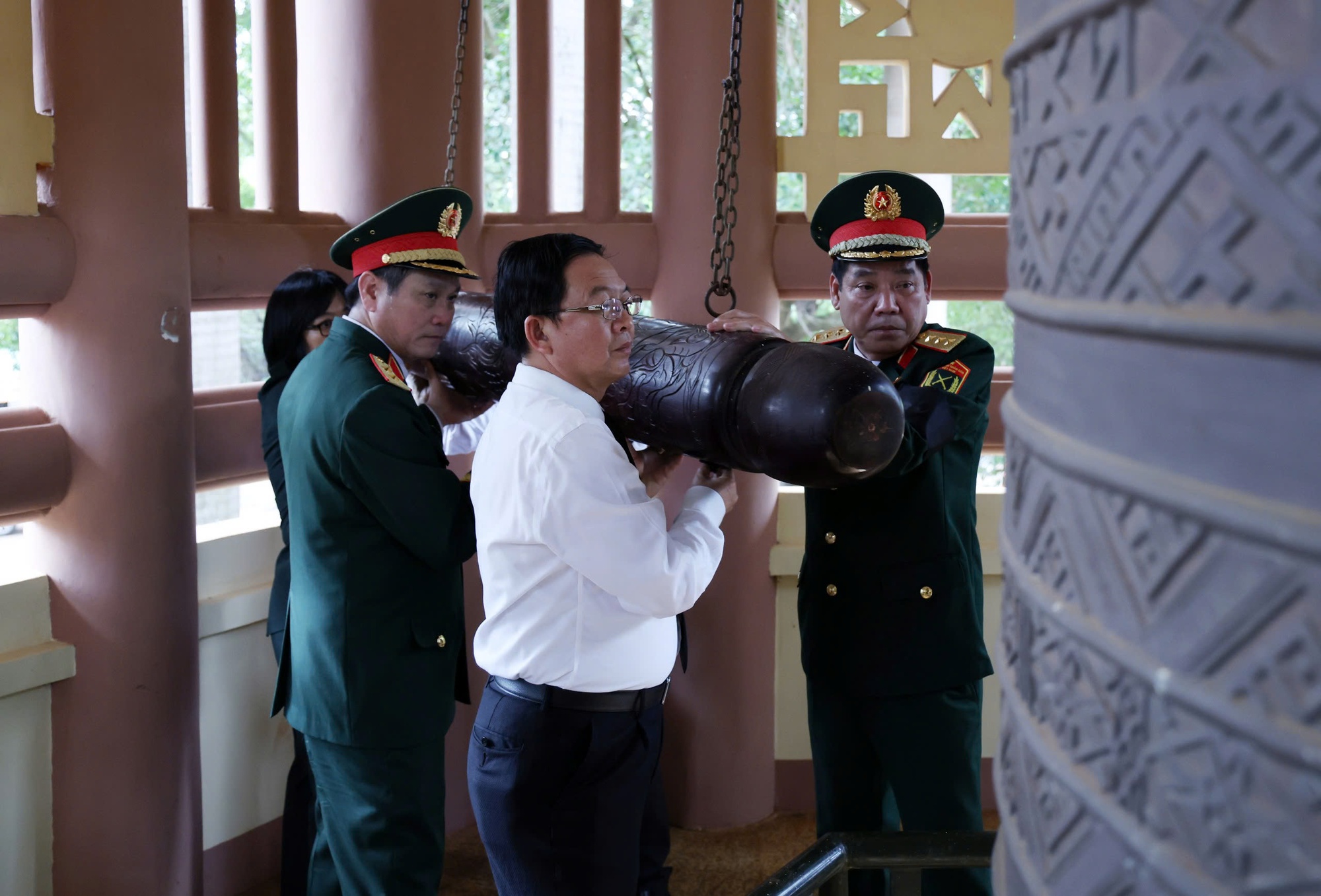 Phó Thủ tướng Hồ Quốc Dũng dự Lễ truy điệu, an táng hài cốt liệt sĩ tại xã Đức Cơ, Gia Lai- Ảnh 1. Phó Thủ tướng Hồ Quốc Dũng dự Lễ truy điệu, an táng hài cốt liệt sĩ tại xã Đức Cơ, Gia Lai- Ảnh 1.