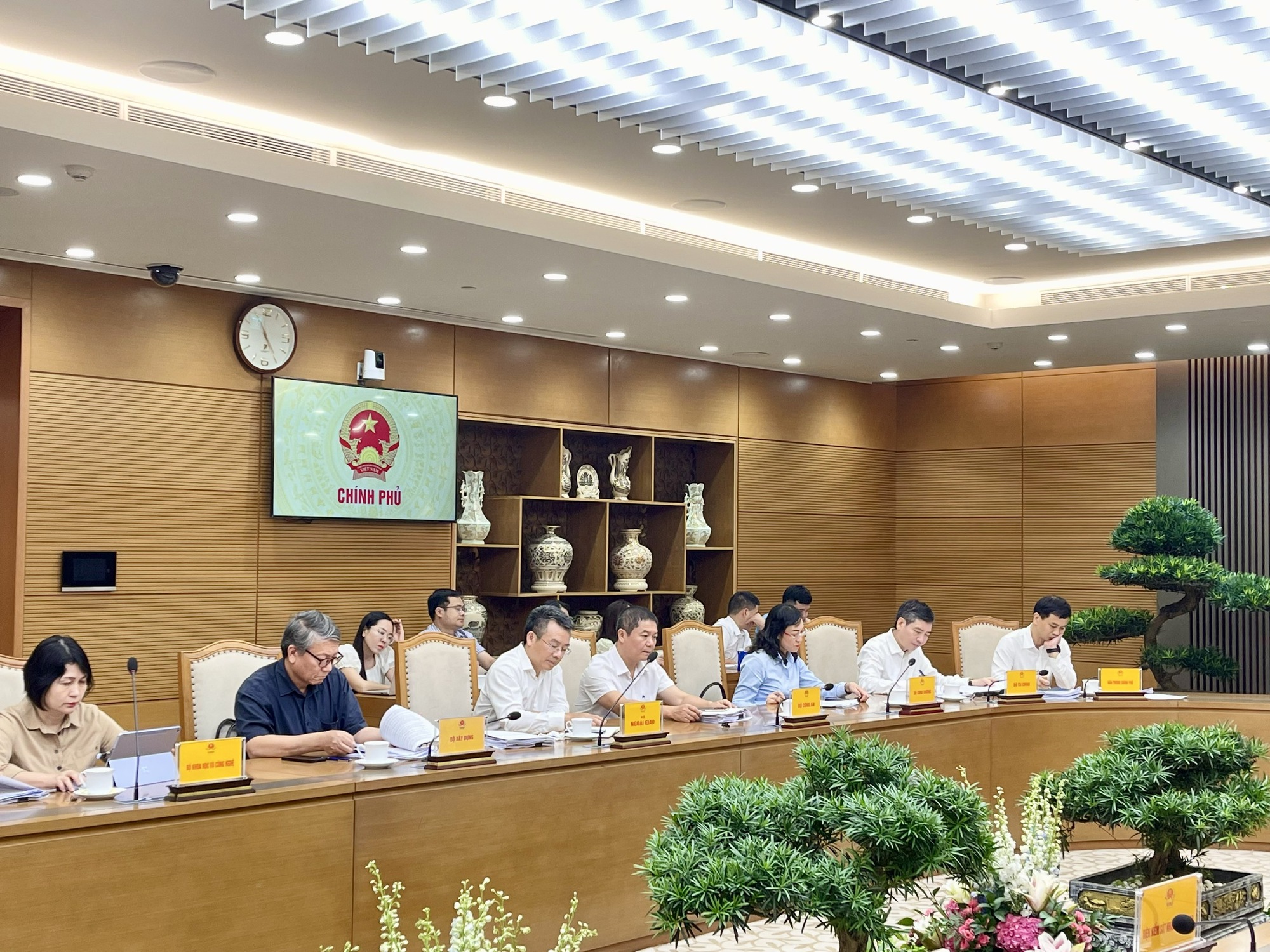 Phó Thủ tướng Lê Tiến Châu chủ trì họp rà soát 03 dự án luật- Ảnh 4. Phó Thủ tướng Lê Tiến Châu chủ trì họp rà soát 03 dự án luật- Ảnh 4.