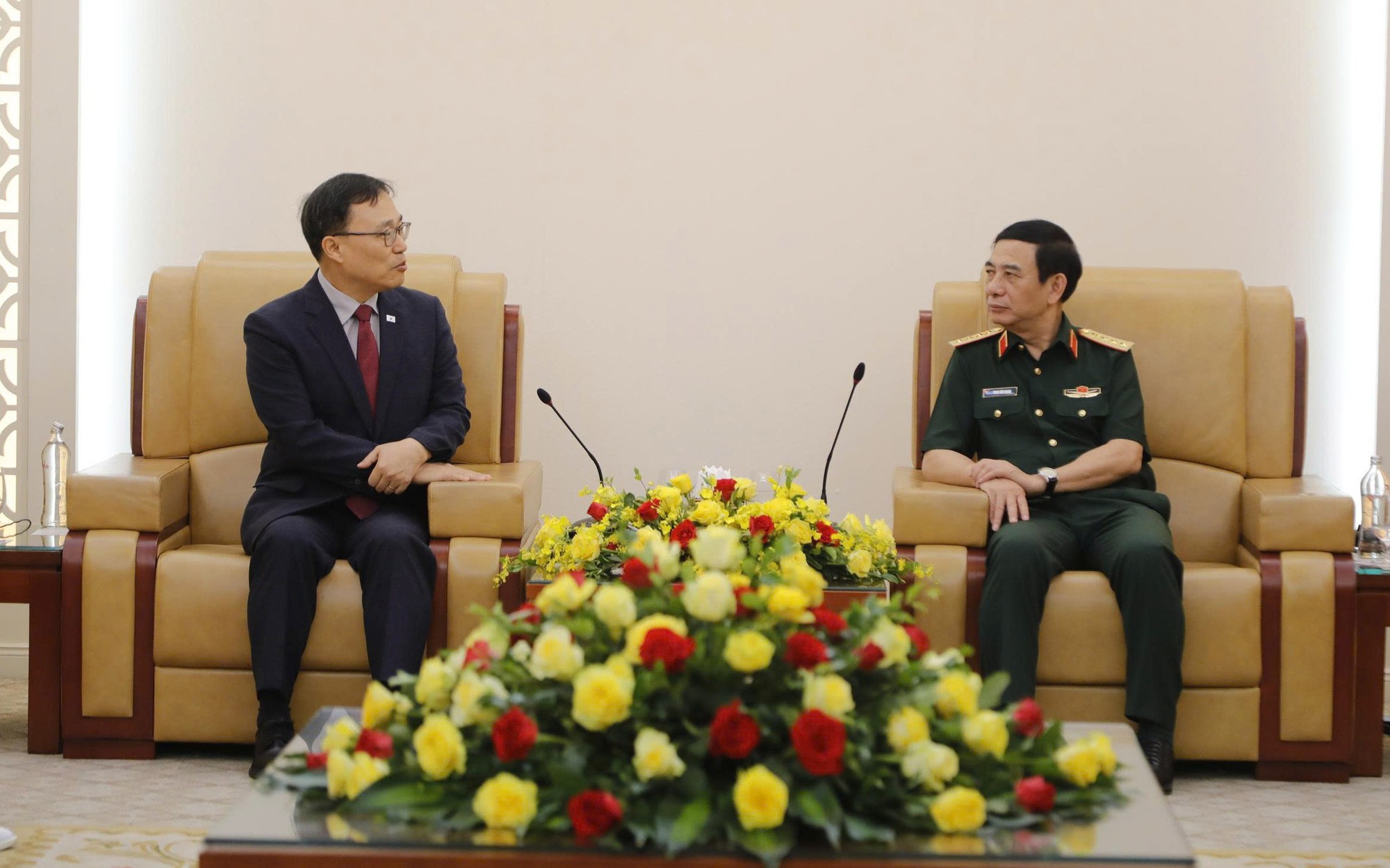 Phó Thủ tướng, Bộ trưởng Bộ Quốc phòng Phan Văn Giang tiếp Đại sứ Hàn Quốc tại Việt Nam