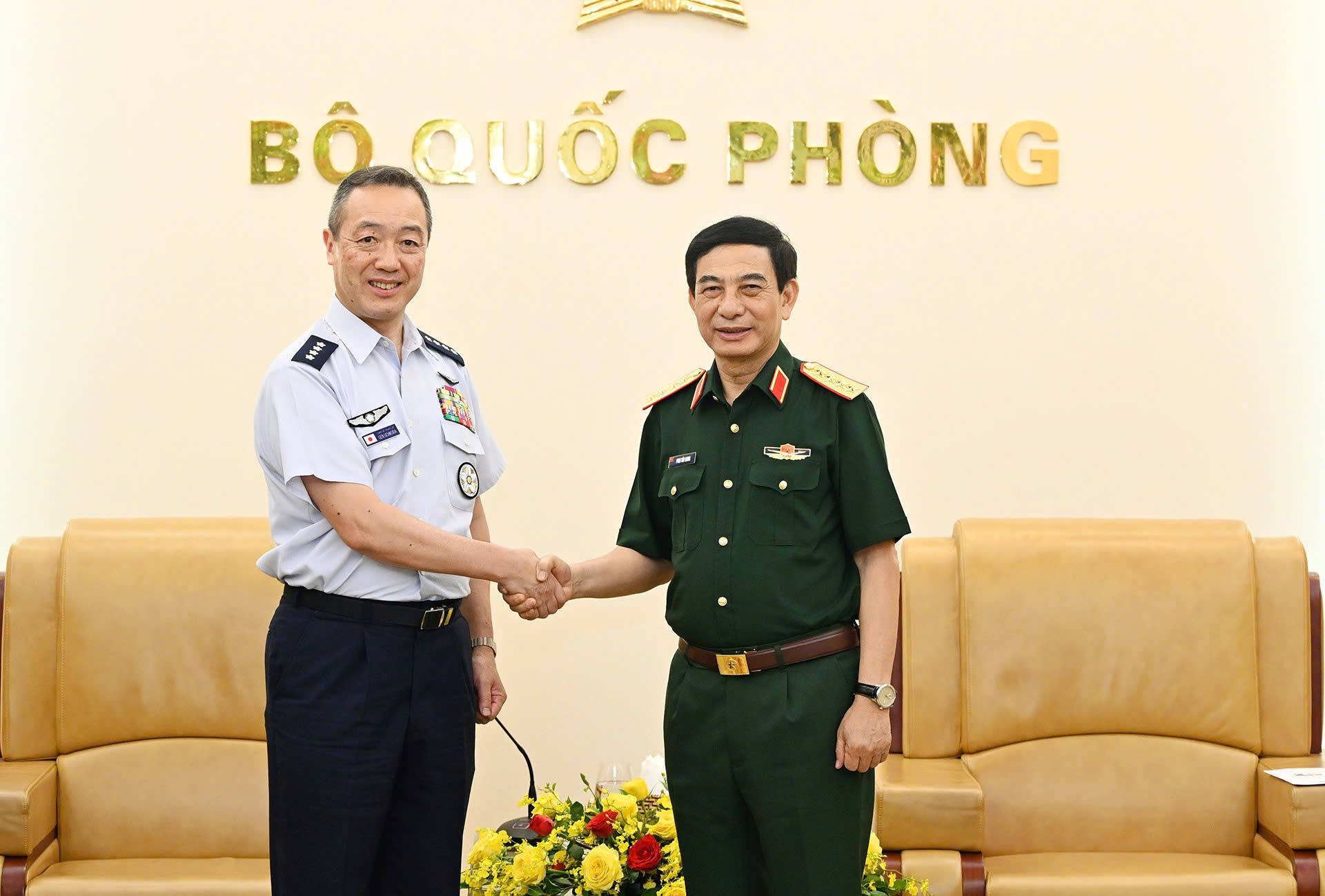 Phó Thủ tướng, Bộ trưởng Bộ Quốc phòng Phan Văn Giang tiếp Tham mưu trưởng Liên quân Nhật Bản- Ảnh 1. Phó Thủ tướng, Bộ trưởng Bộ Quốc phòng Phan Văn Giang tiếp Tham mưu trưởng Liên quân Nhật Bản- Ảnh 1.