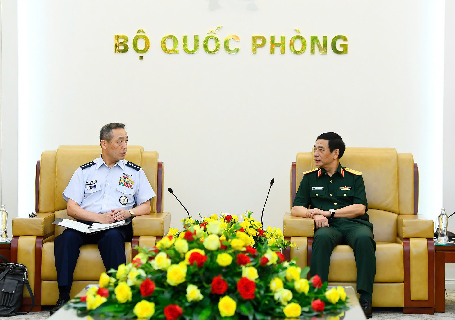 Phó Thủ tướng, Bộ trưởng Bộ Quốc phòng Phan Văn Giang tiếp Tham mưu trưởng Liên quân Nhật Bản- Ảnh 2. Phó Thủ tướng, Bộ trưởng Bộ Quốc phòng Phan Văn Giang tiếp Tham mưu trưởng Liên quân Nhật Bản- Ảnh 2.