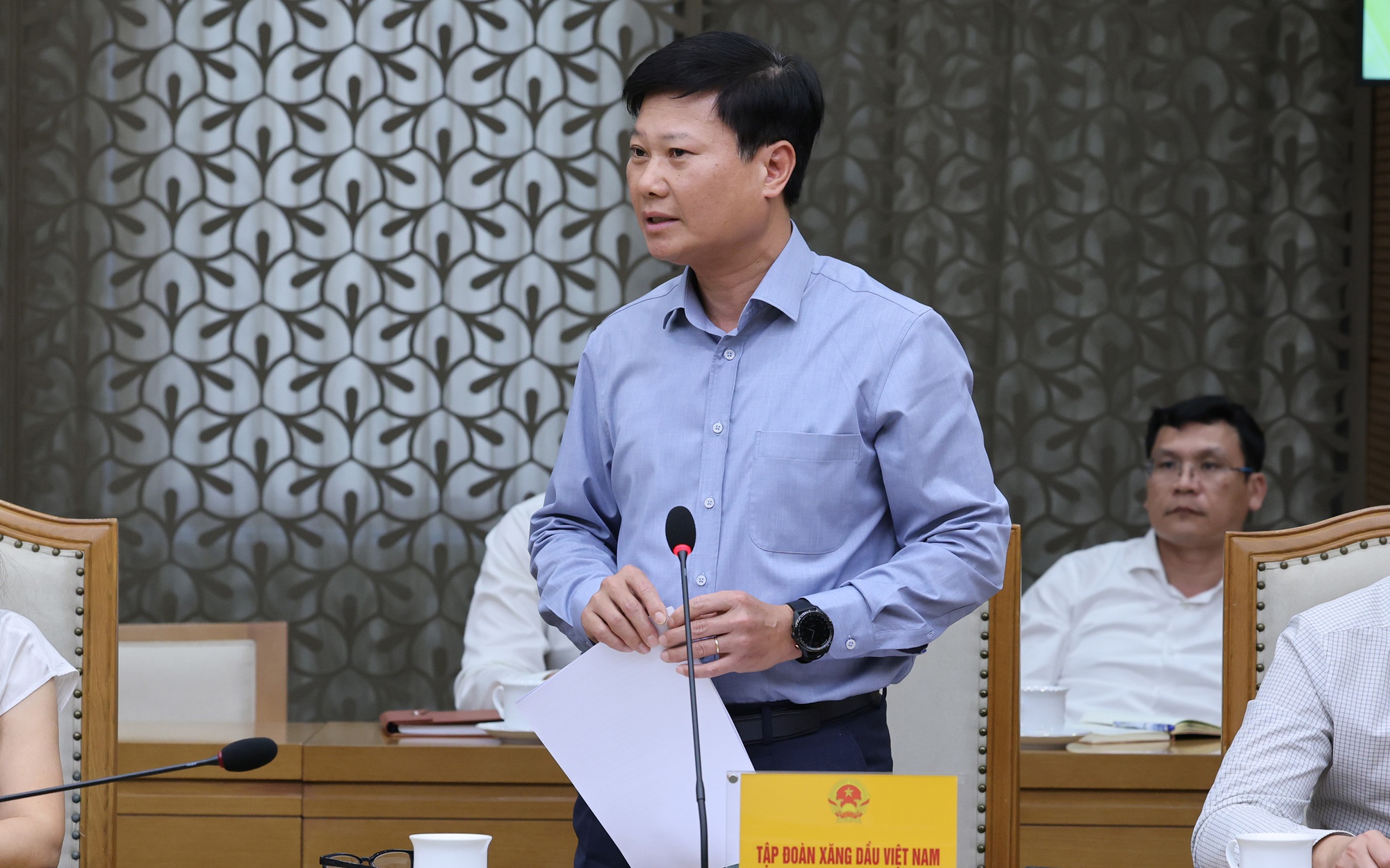 Phó Thủ tướng Thường trực Phạm Gia Túc yêu cầu bảo đảm nguồn cung, chất lượng và quyền lợi người tiêu dùng khi chuyển đổi sang xăng E10- Ảnh 6. Phó Thủ tướng Thường trực Phạm Gia Túc yêu cầu bảo đảm nguồn cung, chất lượng và quyền lợi người tiêu dùng khi chuyển đổi sang xăng E10- Ảnh 6.