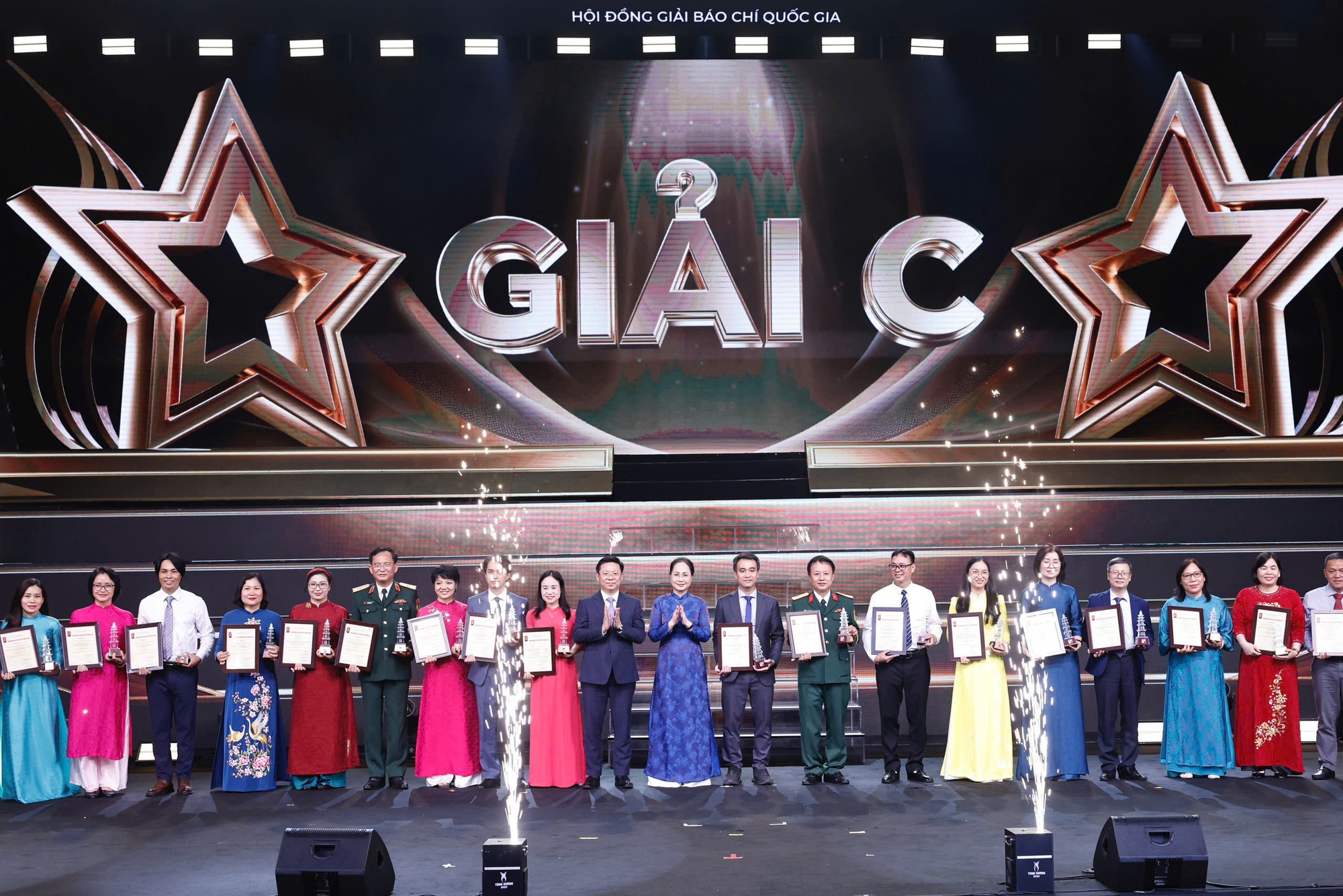 Chủ tịch Quốc hội Trần Thanh Mẫn: Báo chí phải tiên phong đổi mới để gánh vác trách nhiệm lớn hơn- Ảnh 4.