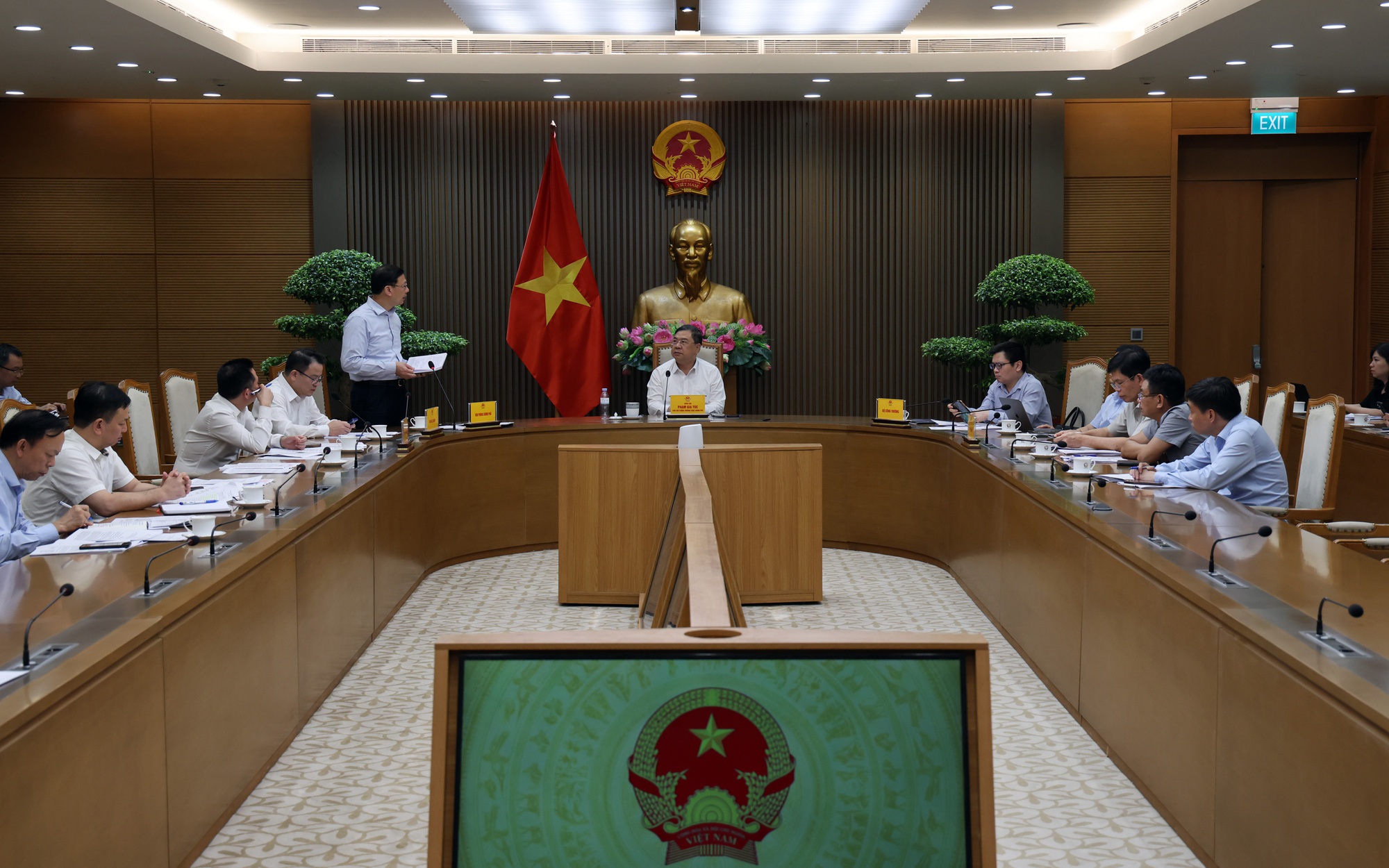 Phó Thủ tướng Thường trực Phạm Gia Túc yêu cầu hoàn thành đúng thời hạn các quy hoạch phục vụ mục tiêu tăng trưởng 2 con số- Ảnh 2.