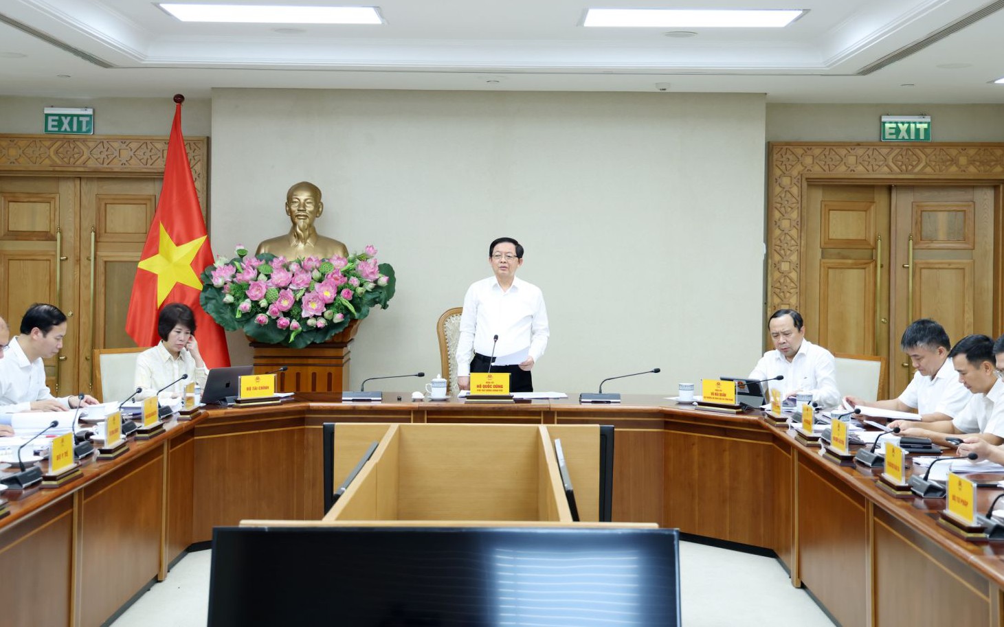 Xây dựng trung tâm nghiên cứu, phòng thí nghiệm trọng điểm phục vụ công nghệ chiến lược