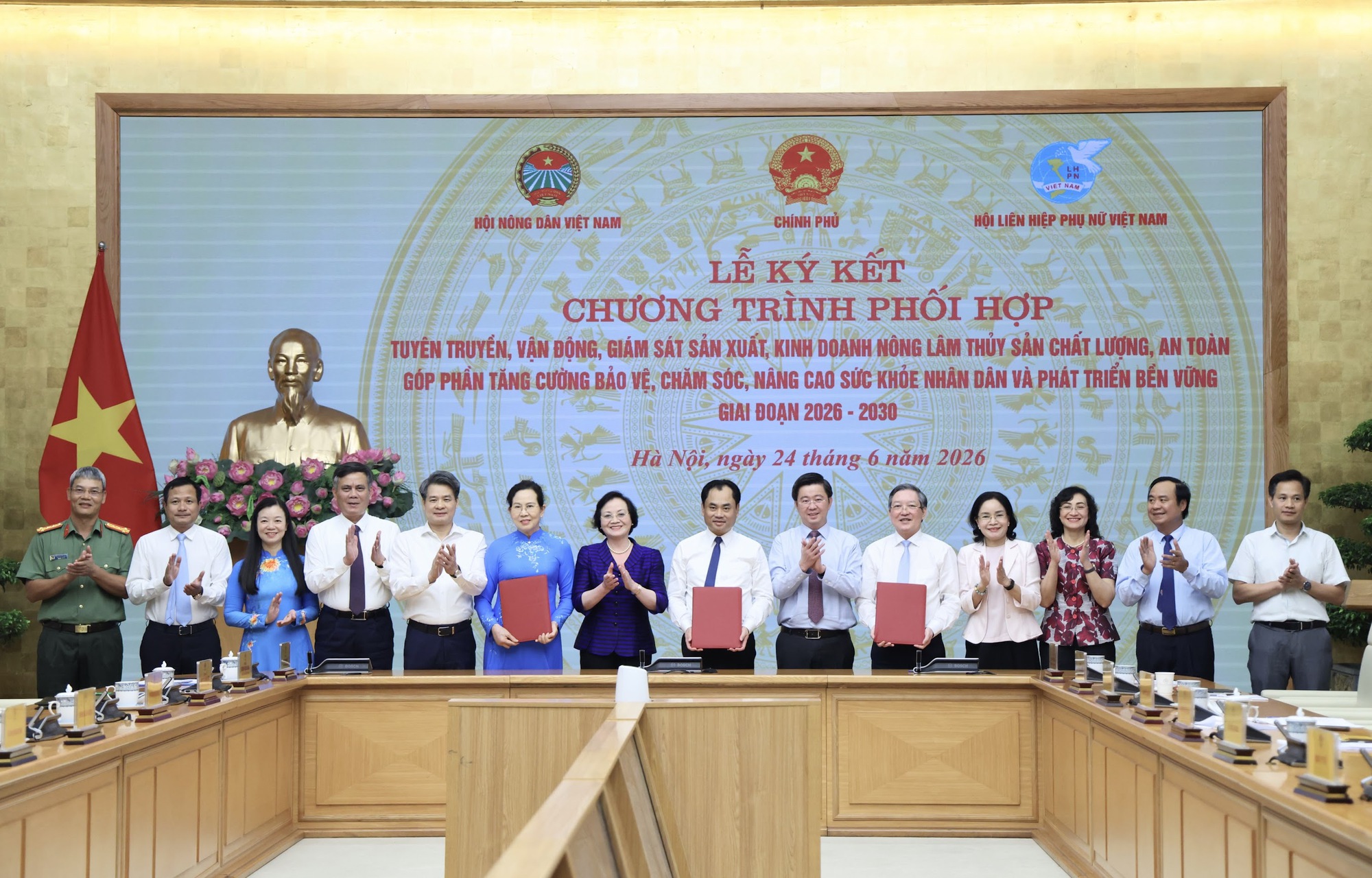 Bảo đảm an toàn thực phẩm là bảo vệ sức khỏe nhân dân và nền kinh tế nông nghiệp- Ảnh 1.