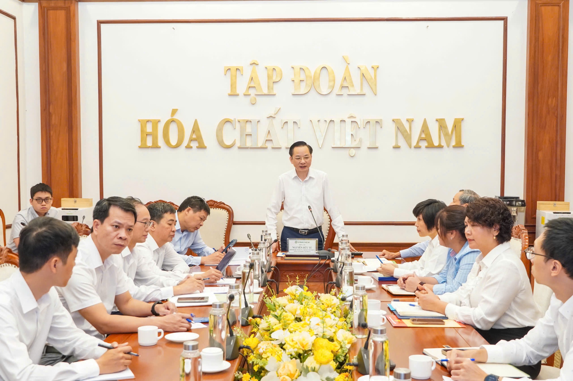 Vinachem có nhiều lợi thế tham gia chuỗi giá trị ngành công nghiệp bán dẫn và đất hiếm- Ảnh 1.