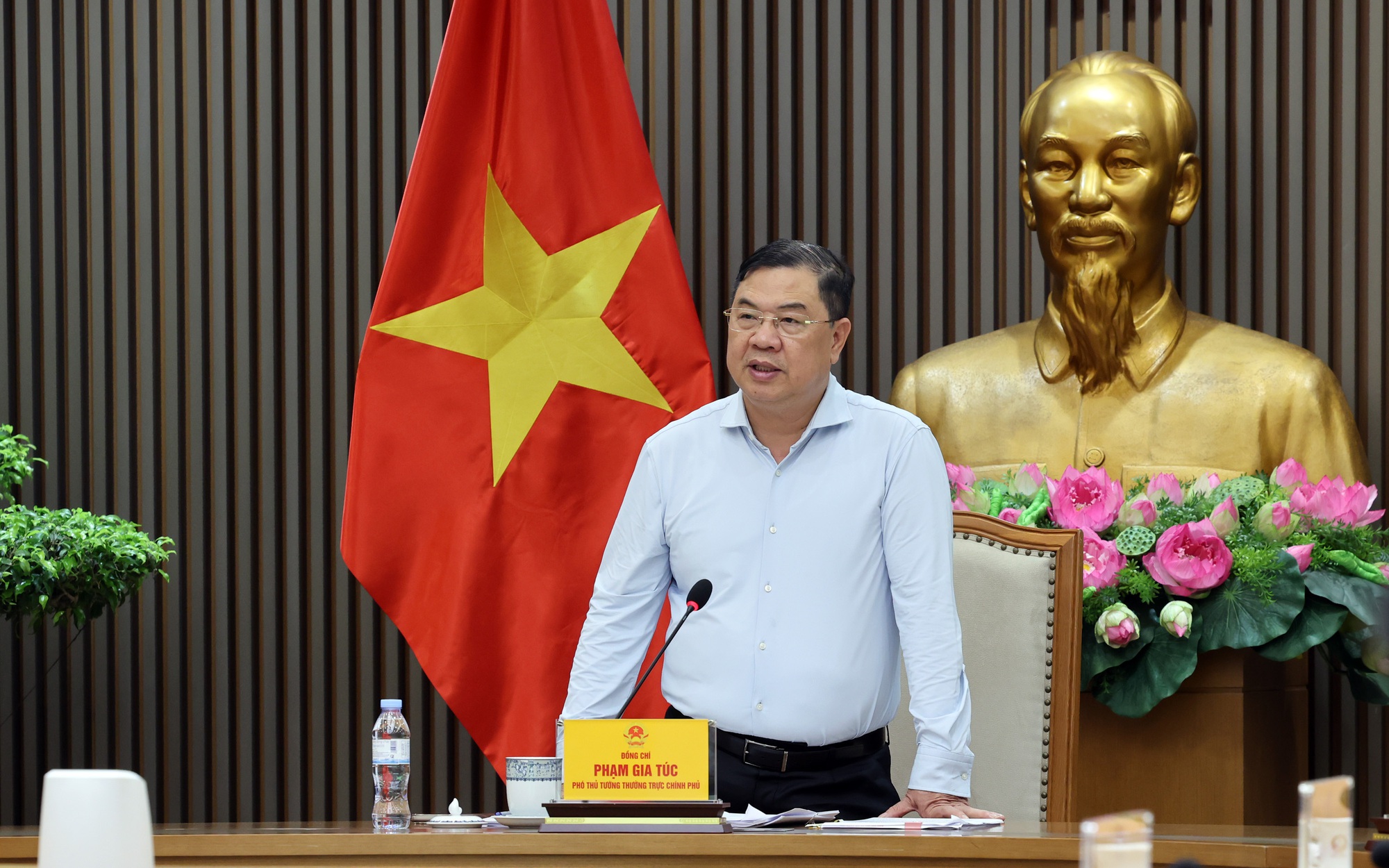 Phó Thủ tướng Thường trực Phạm Gia Túc: Hoàn thiện Nghị định mới để tái cơ cấu hệ thống kinh doanh xăng dầu, giảm khâu trung gian- Ảnh 1.