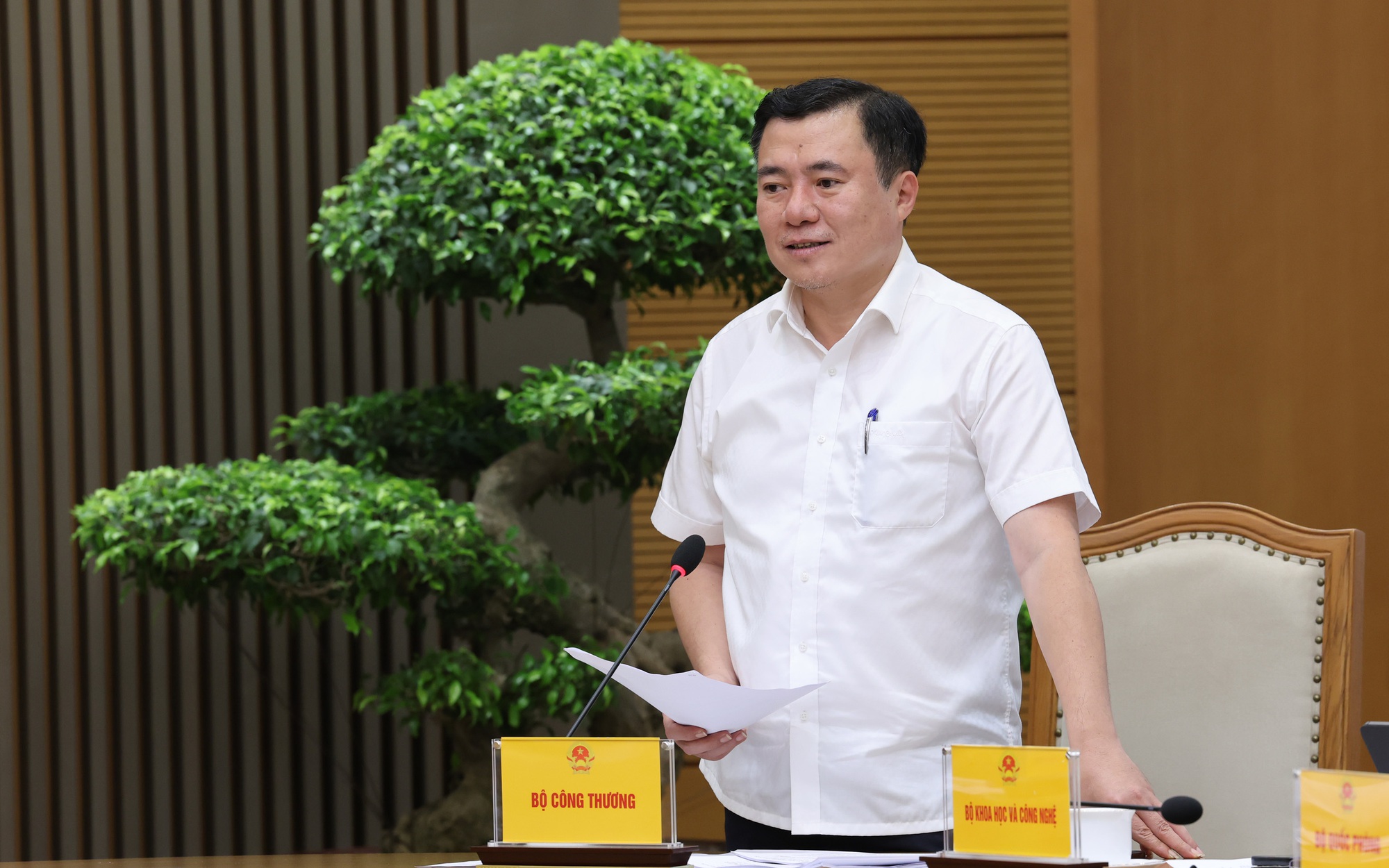 Phó Thủ tướng Thường trực Phạm Gia Túc: Hoàn thiện Nghị định mới để tái cơ cấu hệ thống kinh doanh xăng dầu, giảm khâu trung gian- Ảnh 2.