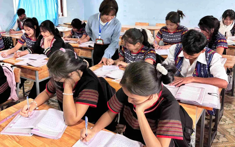 Giáo viên đã nghỉ việc có được truy lĩnh tiền dạy thêm giờ?