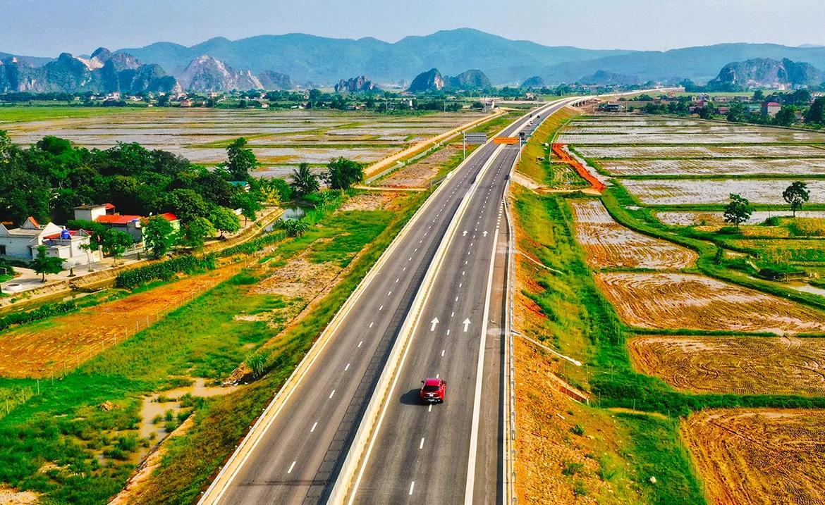 Đẩy nhanh tiến độ đầu tư 5 tuyến cao tốc quan trọng trước năm 2030- Ảnh 1.